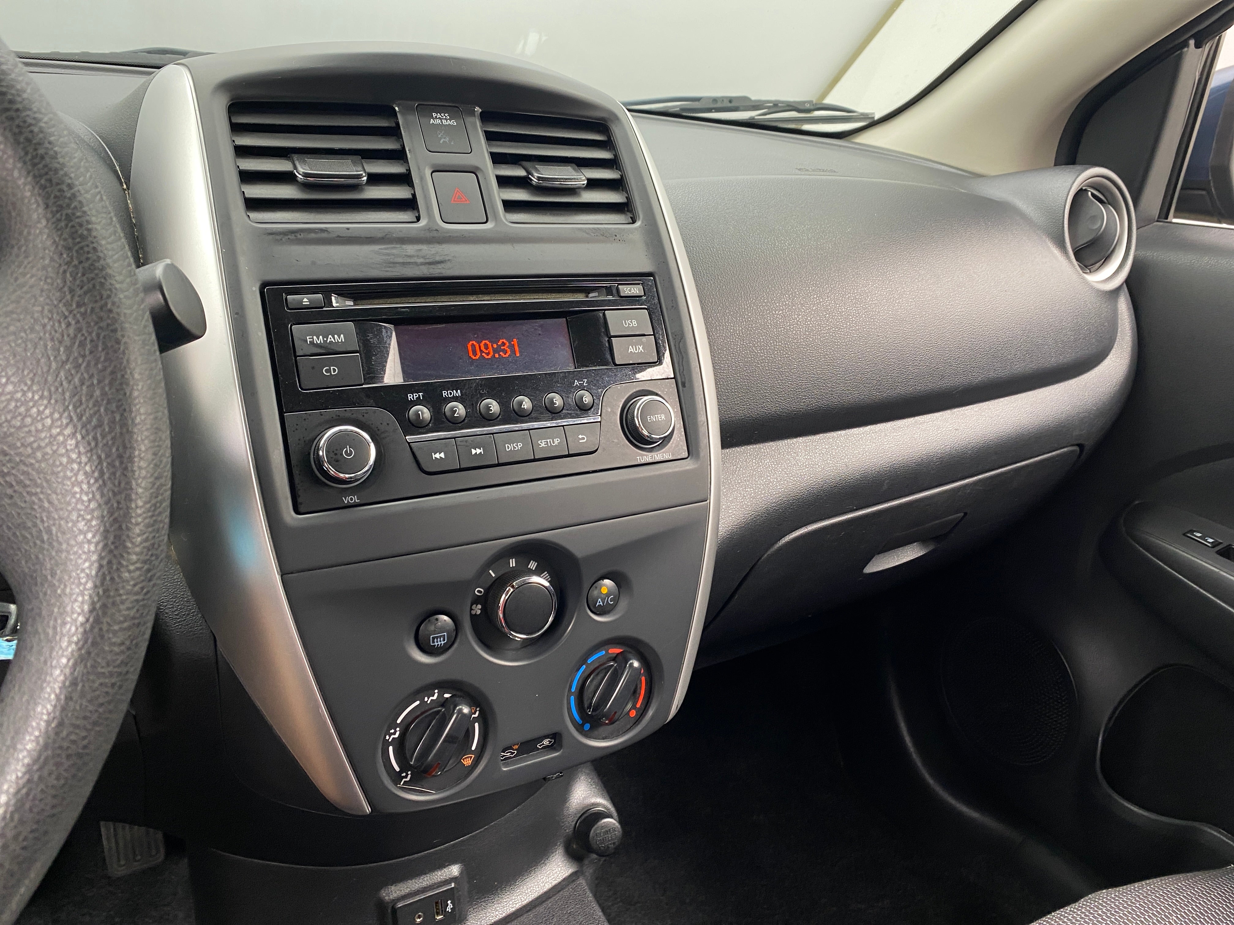 2017 Nissan Versa SV 4
