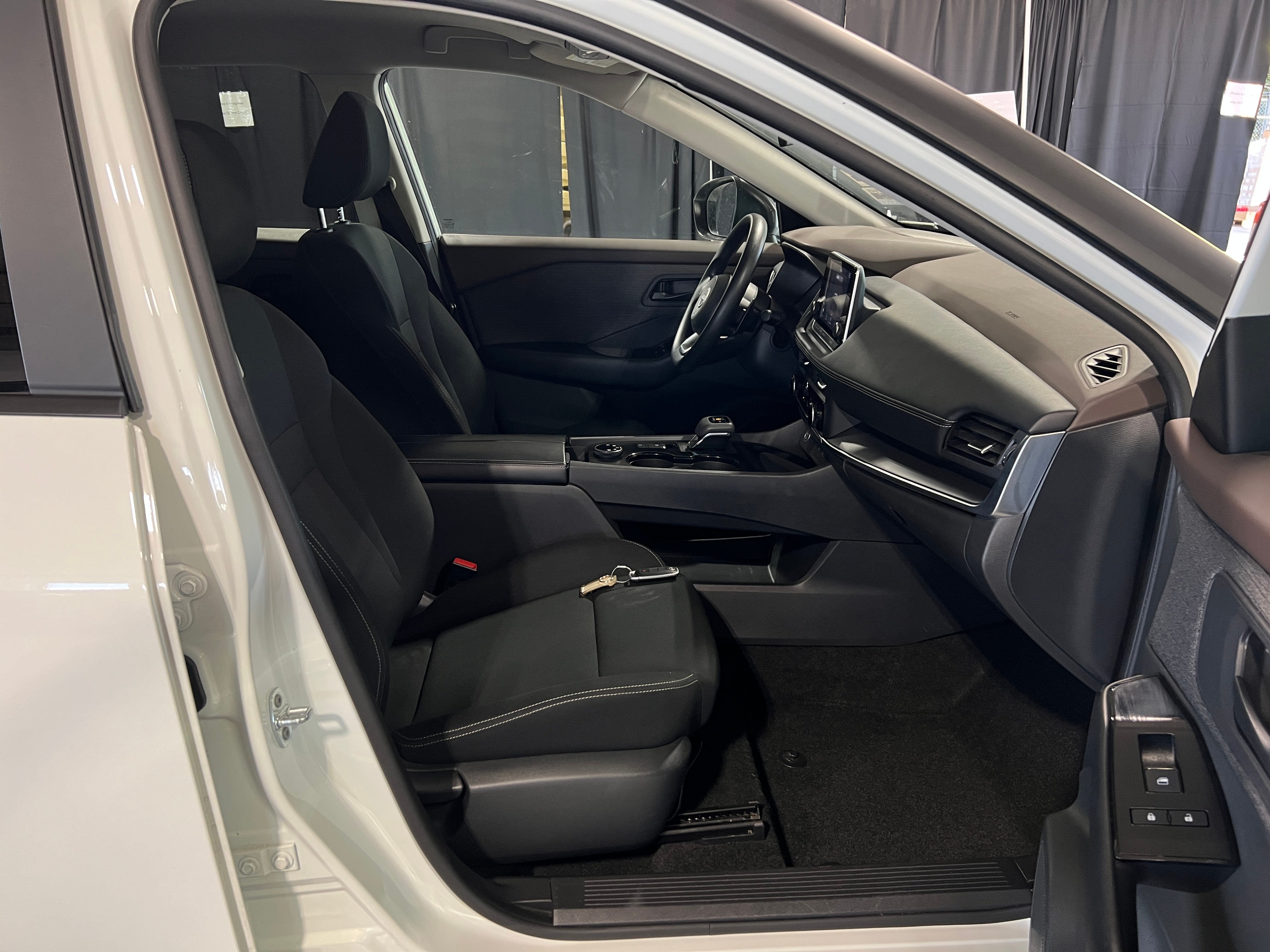 2023 Nissan Rogue S 2