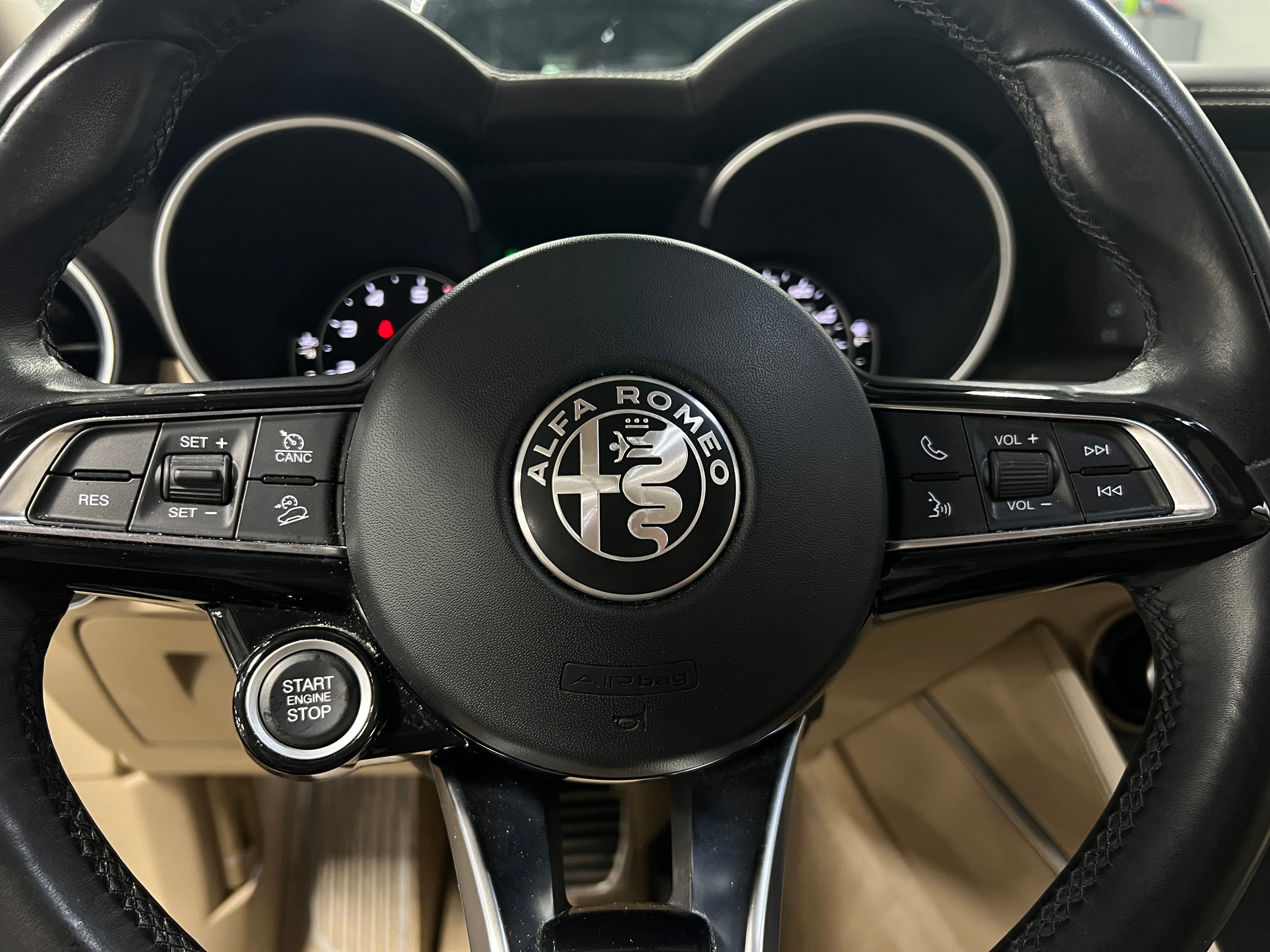 2020 Alfa Romeo Stelvio Ti Lusso 4