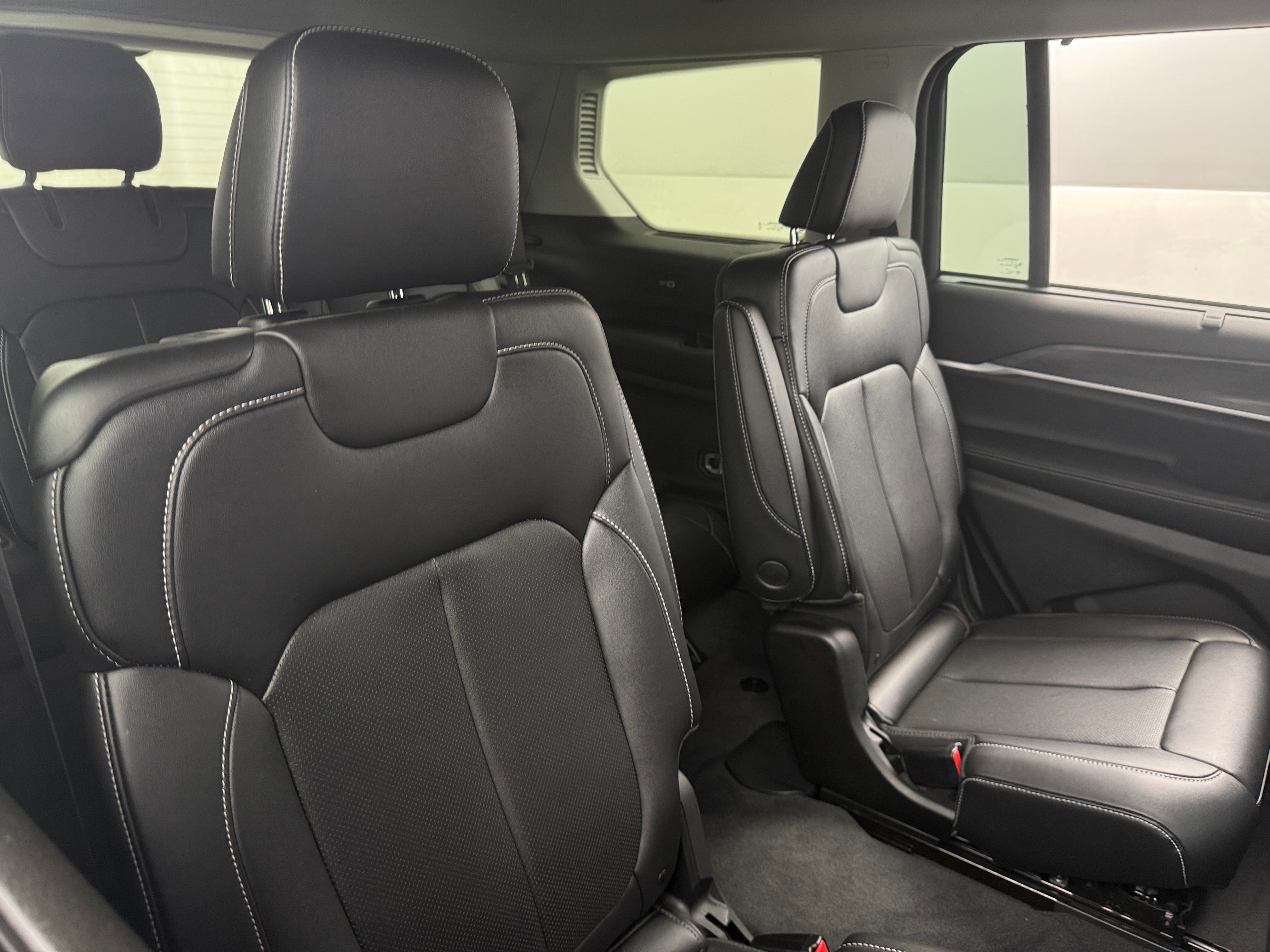 2023 Jeep Grand Cherokee L Limited Edition 5