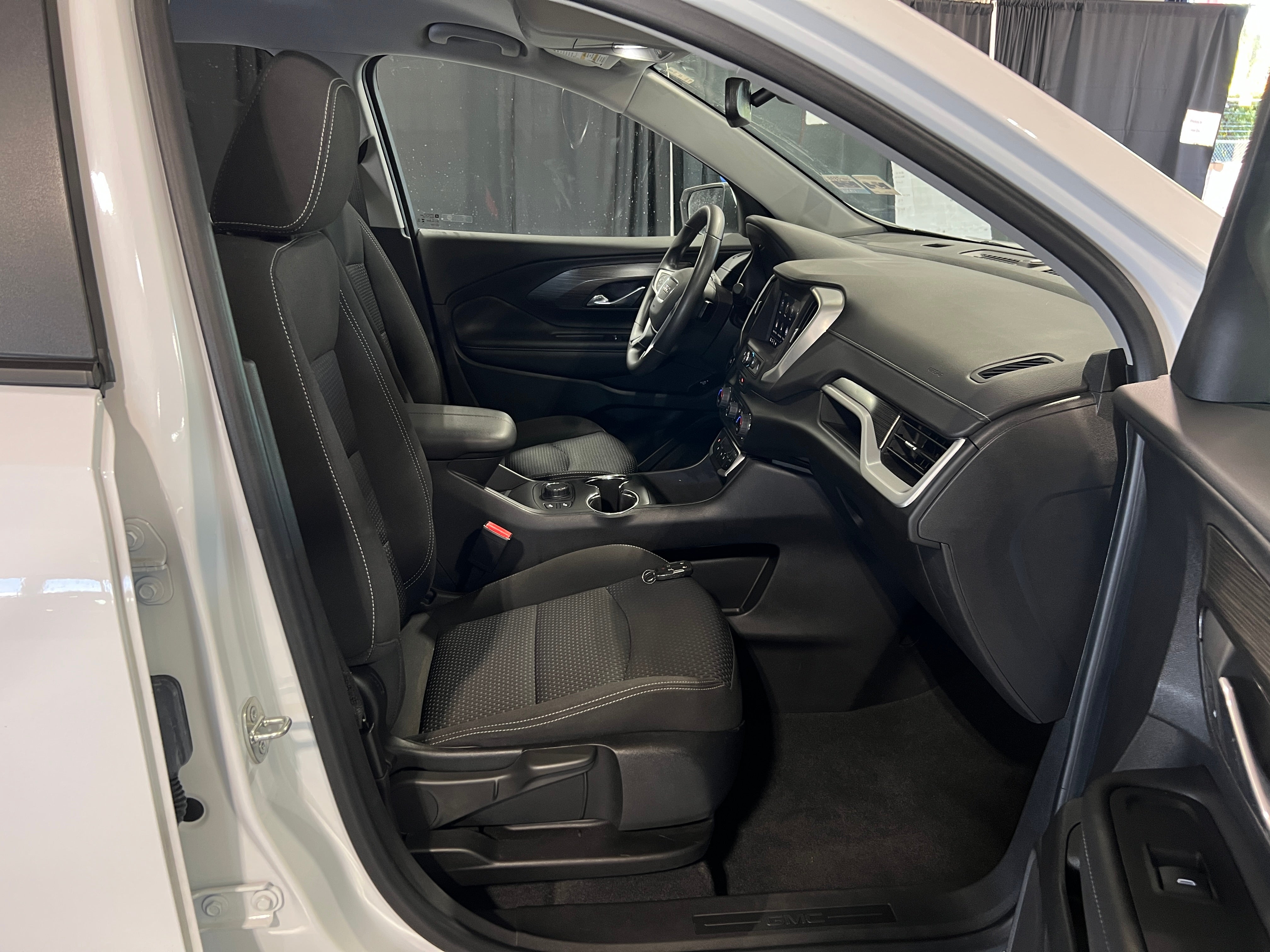 2023 GMC Terrain SLE 2