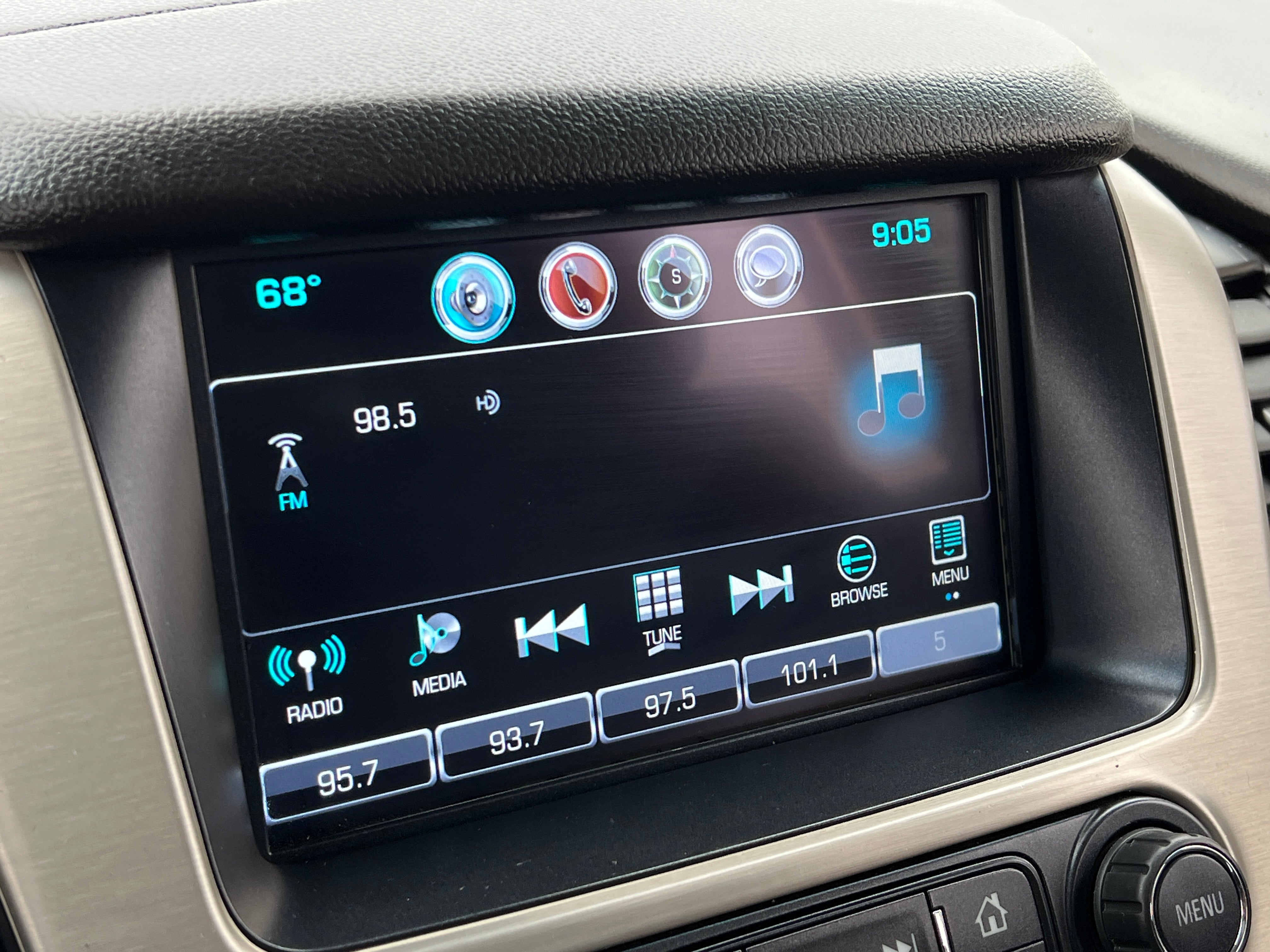 2020 GMC Yukon XL Denali 3