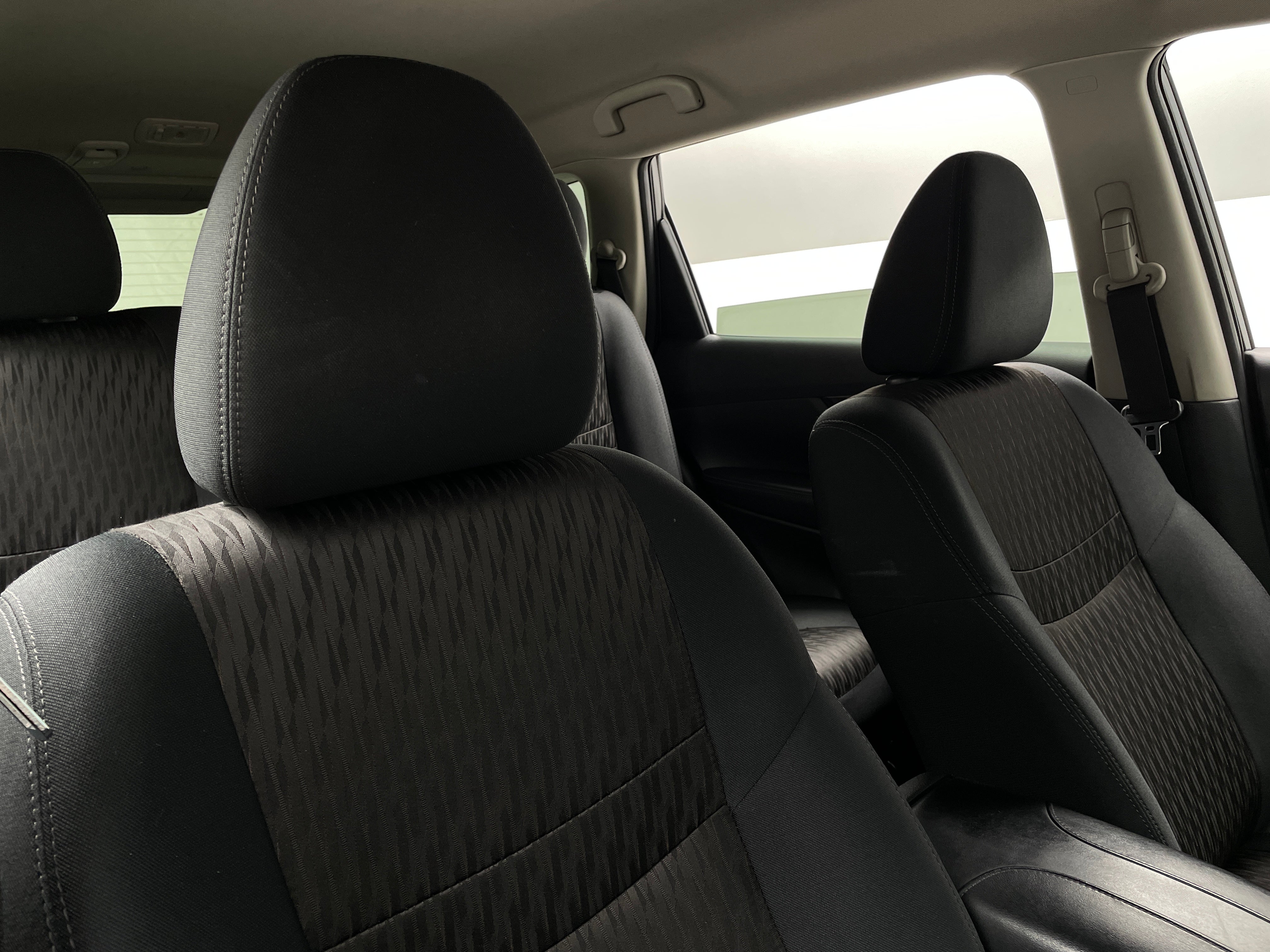 2019 Nissan Rogue SV 2