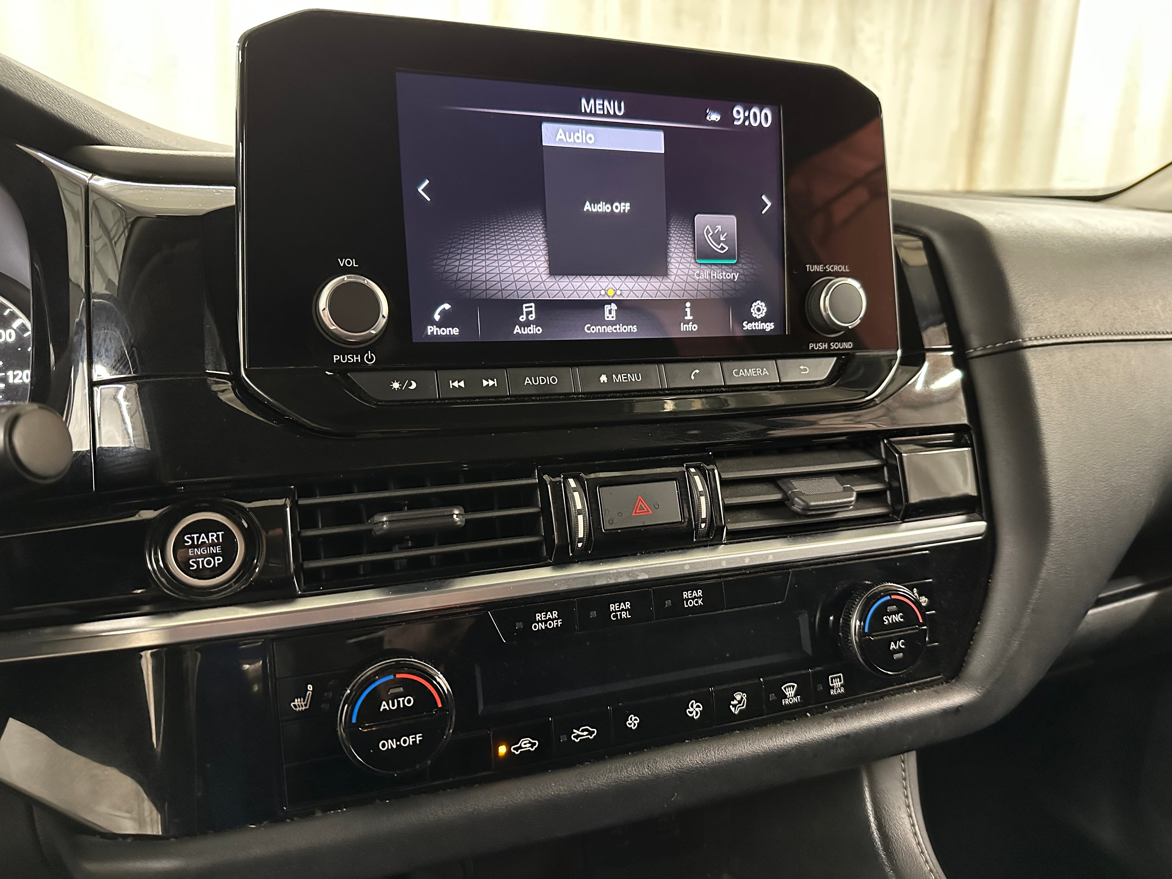 2023 Nissan Pathfinder SV 4