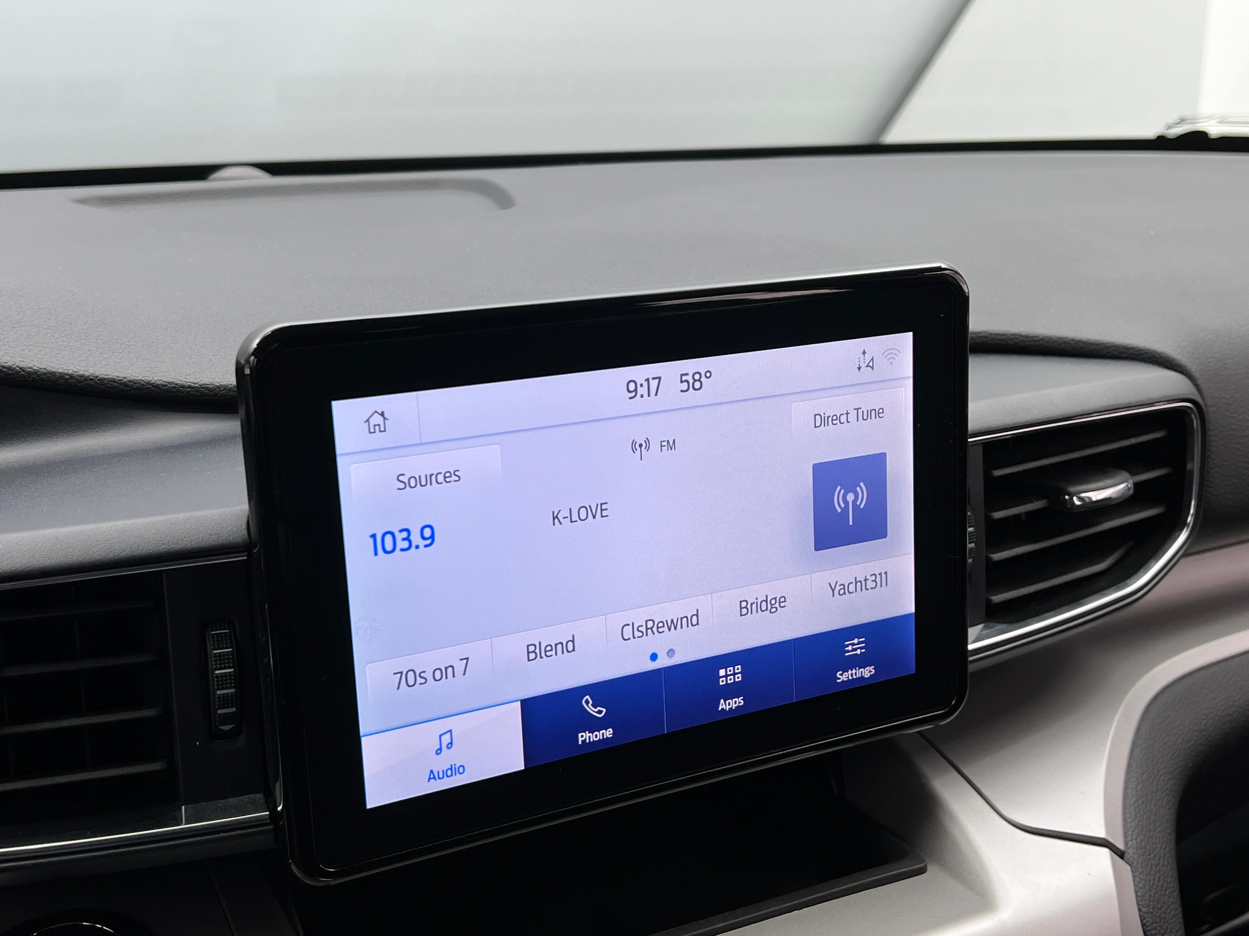 2024 Ford Explorer XLT 4