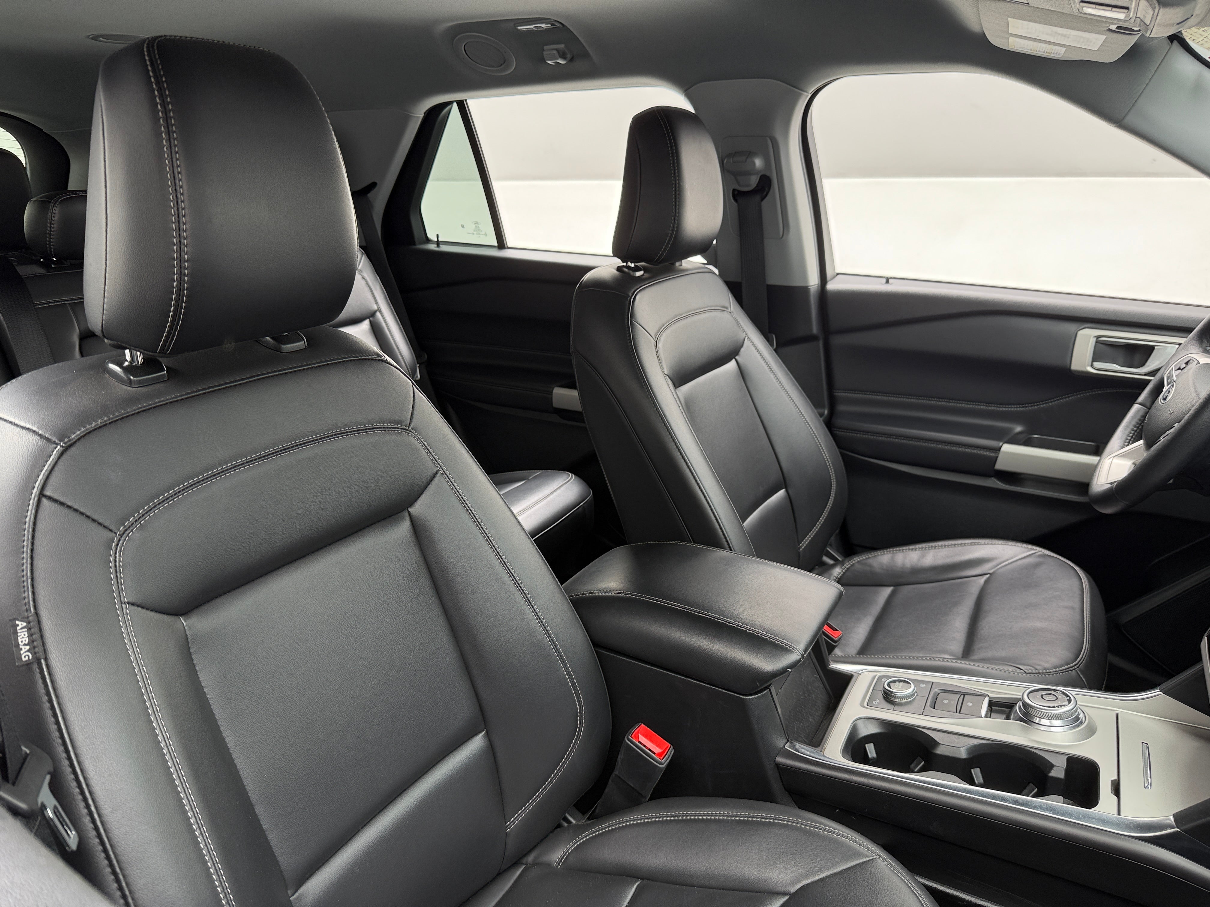 2024 Ford Explorer XLT 2