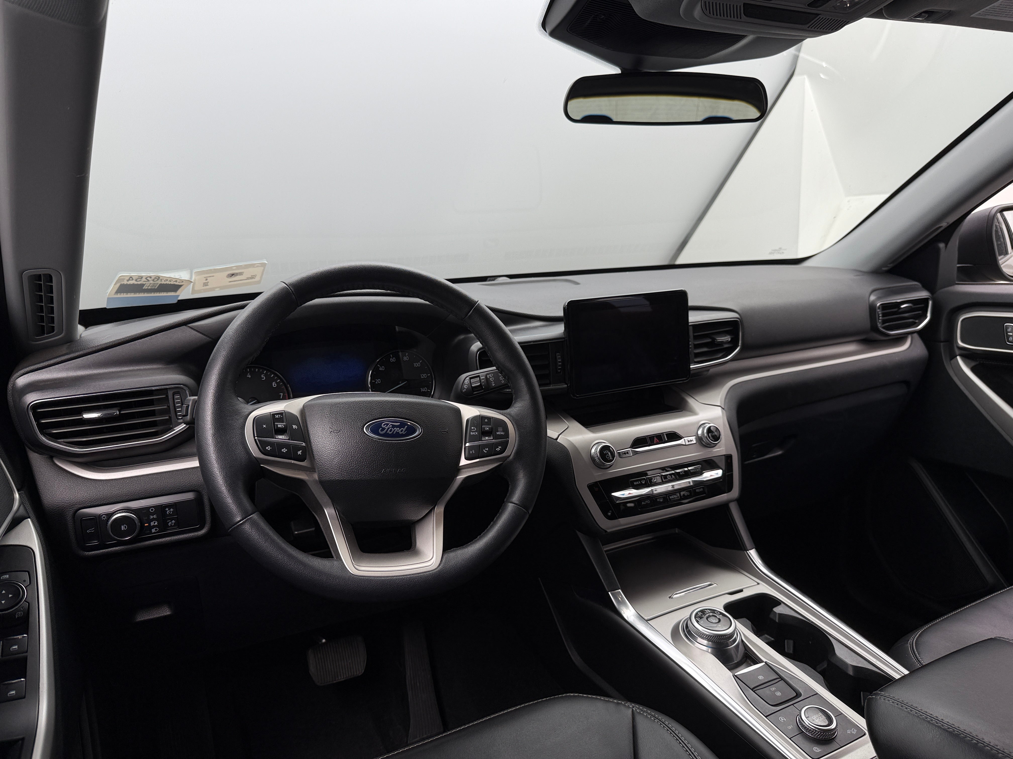 2024 Ford Explorer XLT 3