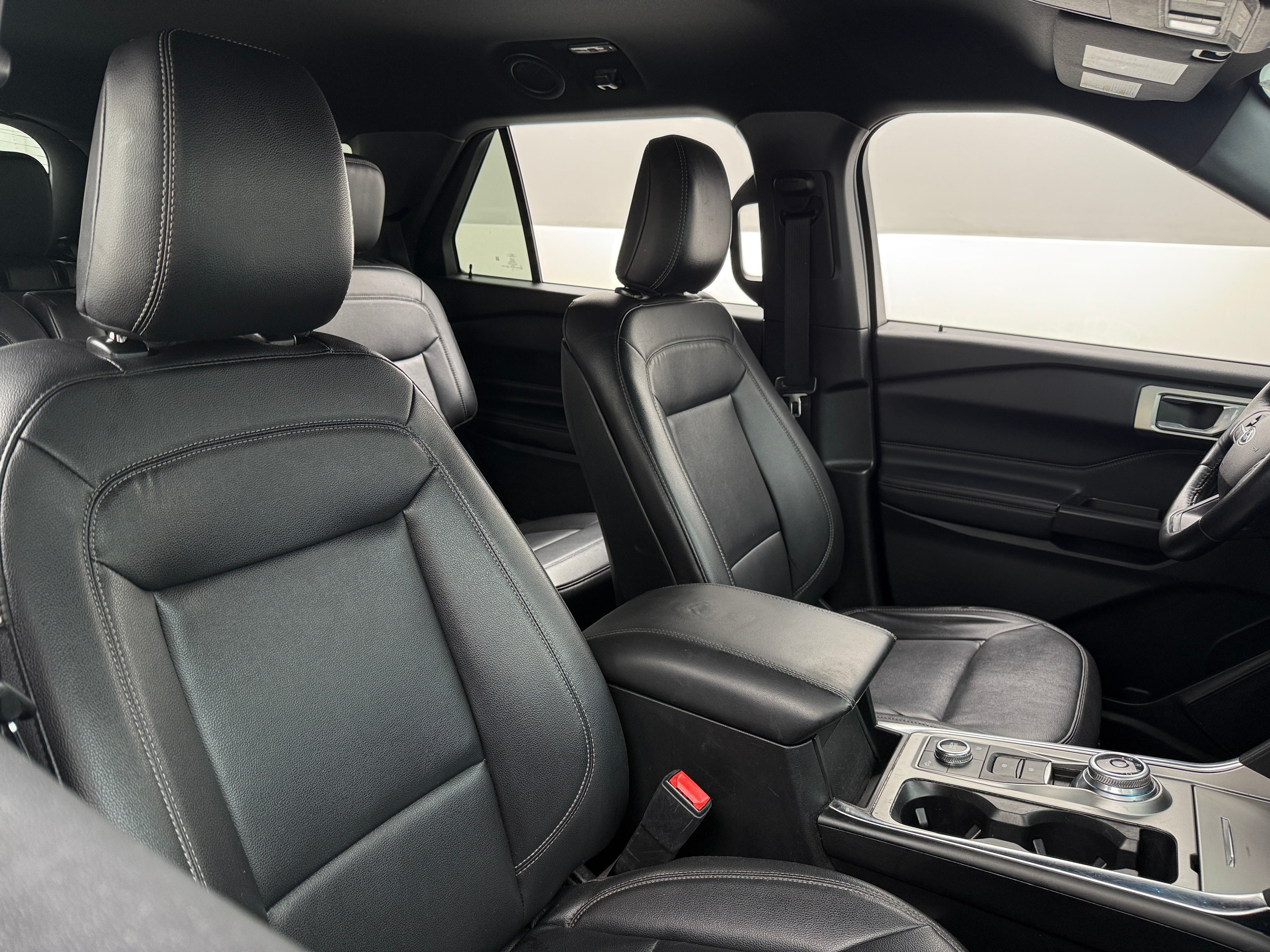 2020 Ford Explorer XLT 2