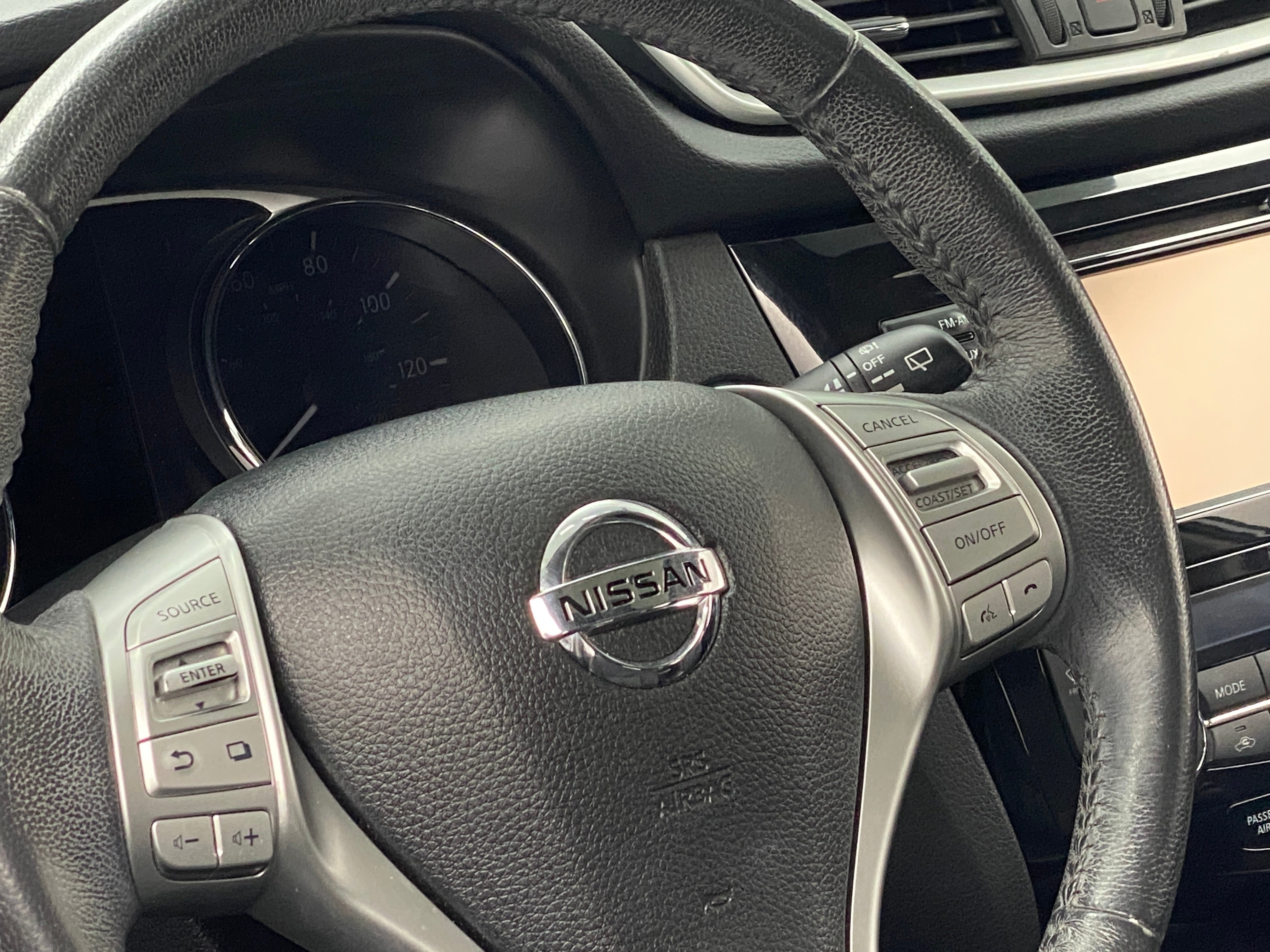 2016 Nissan Rogue SL 4