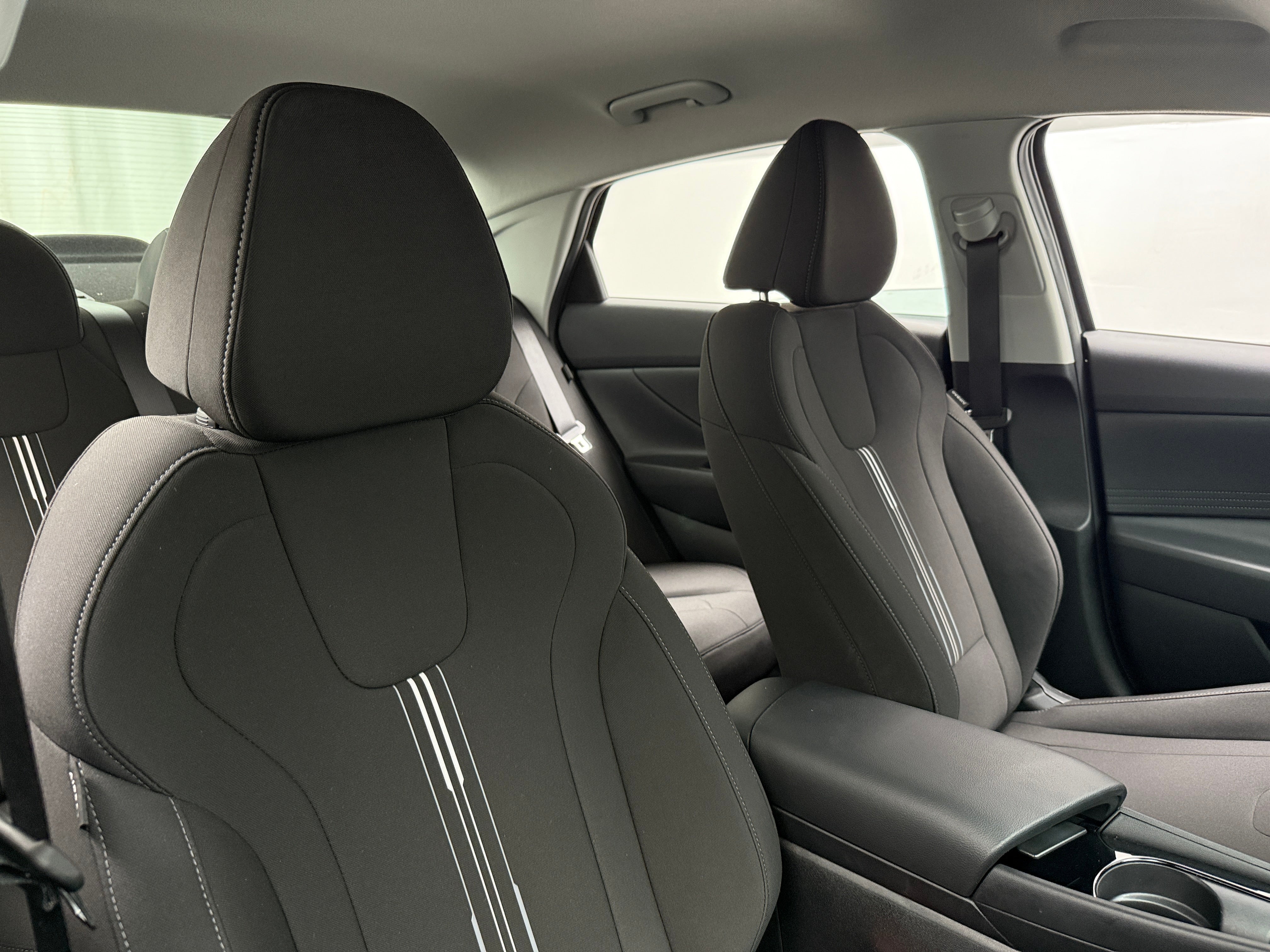 2024 Hyundai Elantra Blue 2