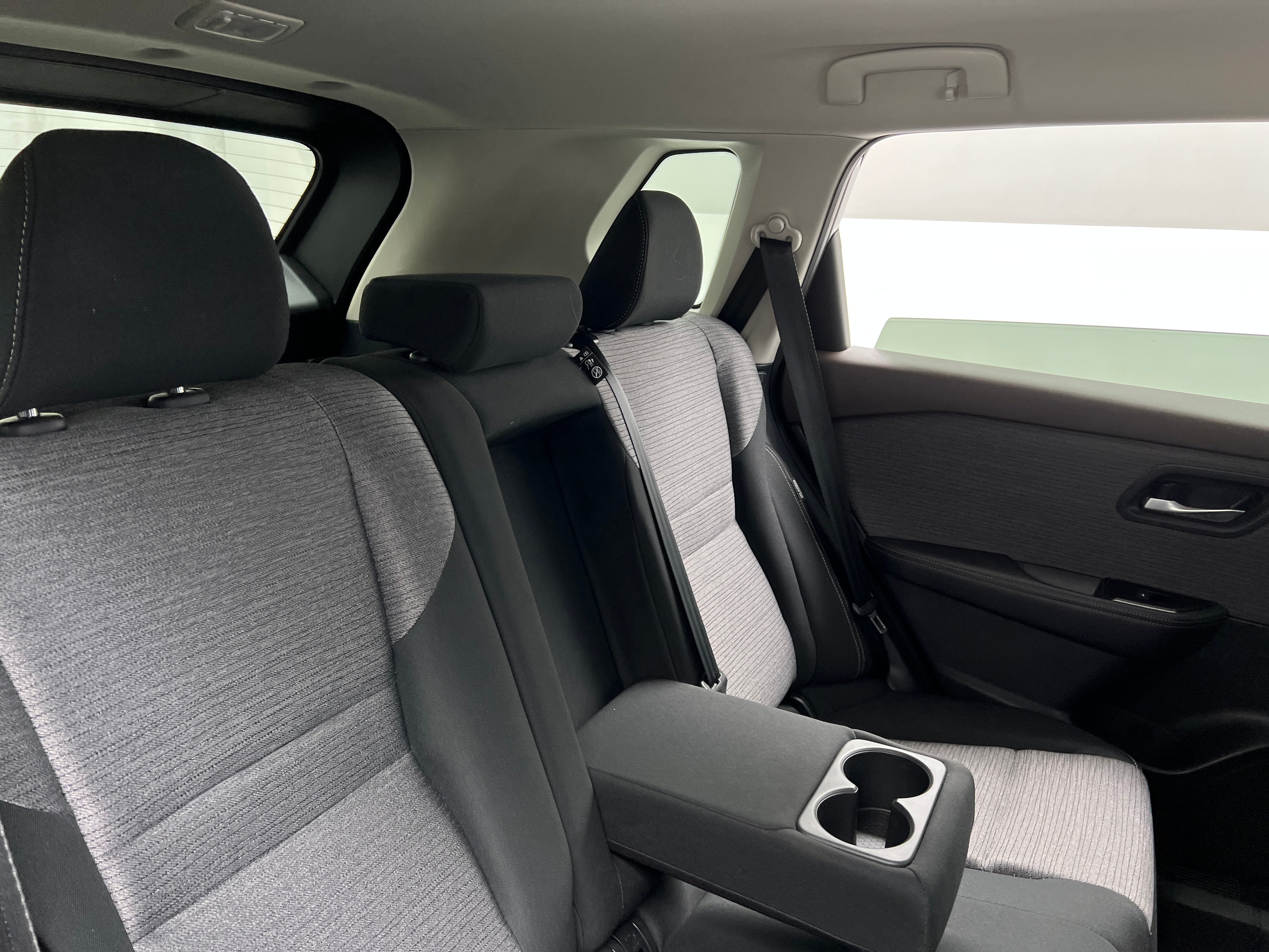 2023 Nissan Rogue SV 6