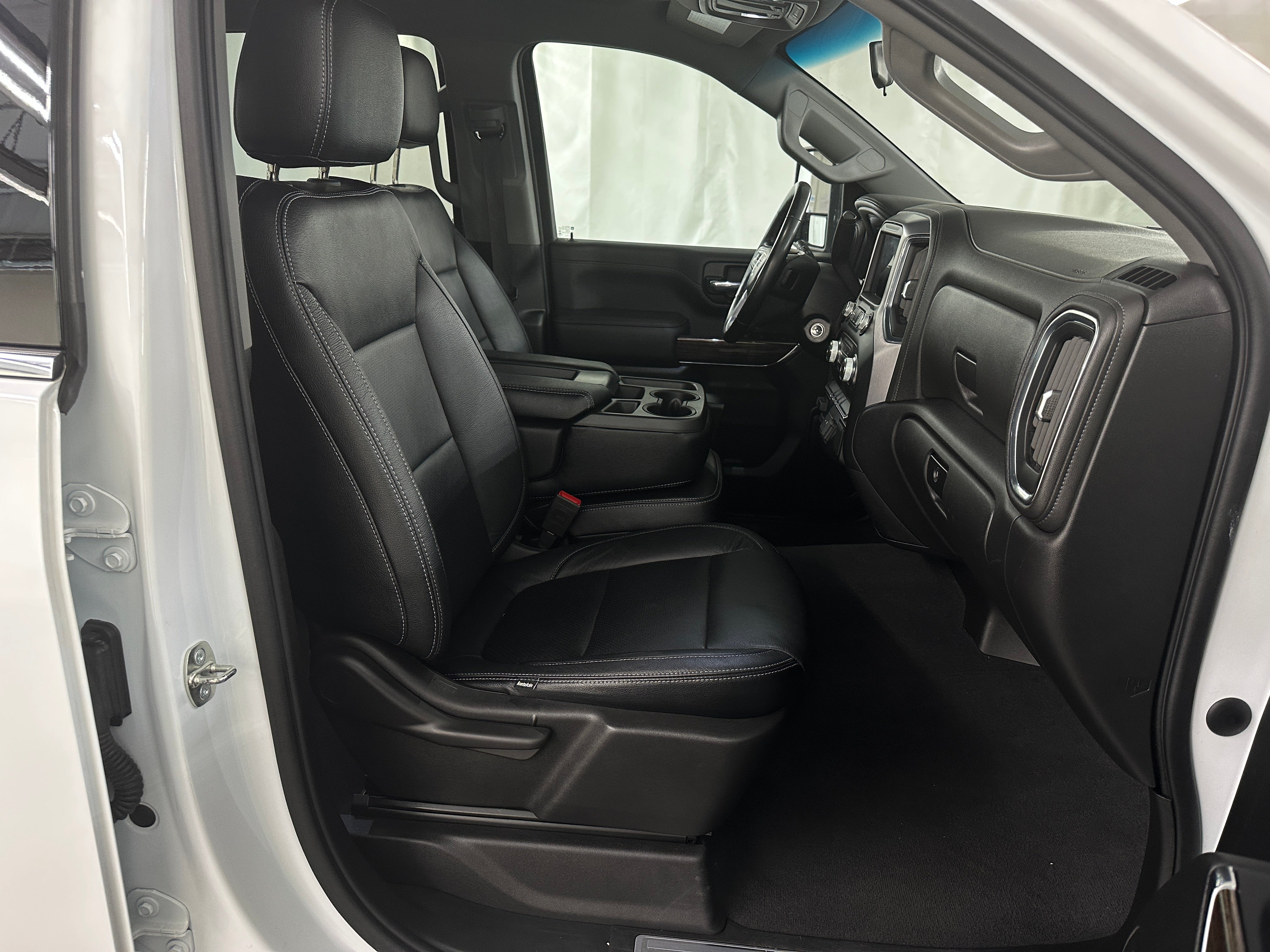 2023 GMC Sierra 2500 SLE 2
