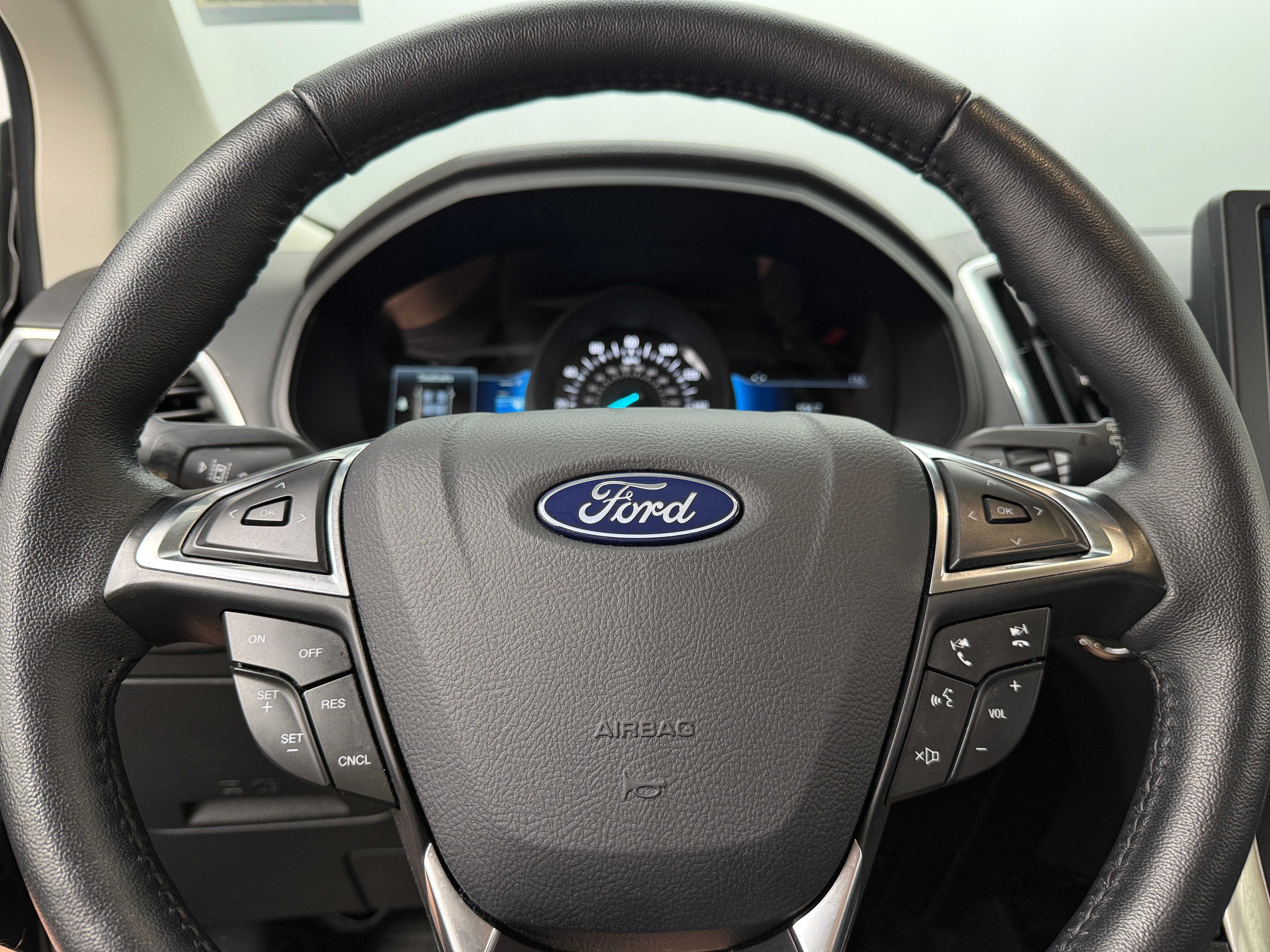2024 Ford Edge Titanium 4