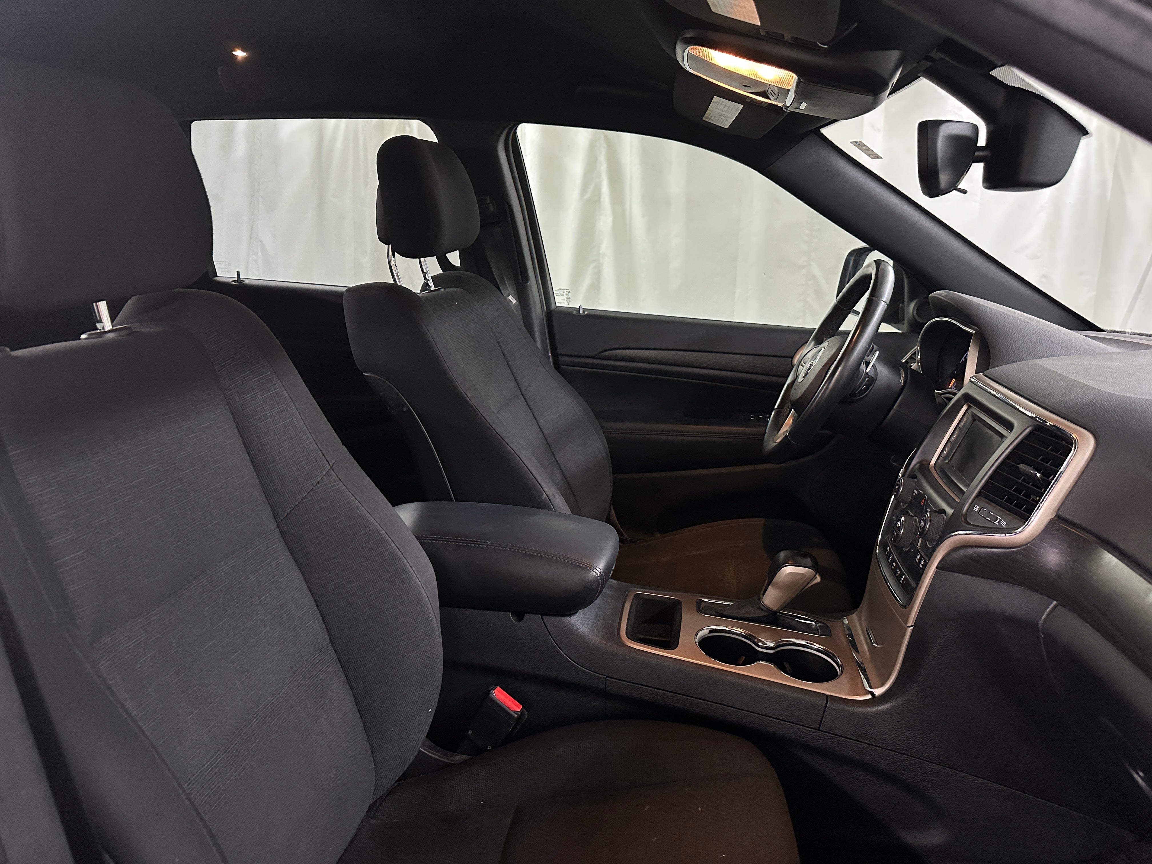 2017 Jeep Grand Cherokee Laredo 2