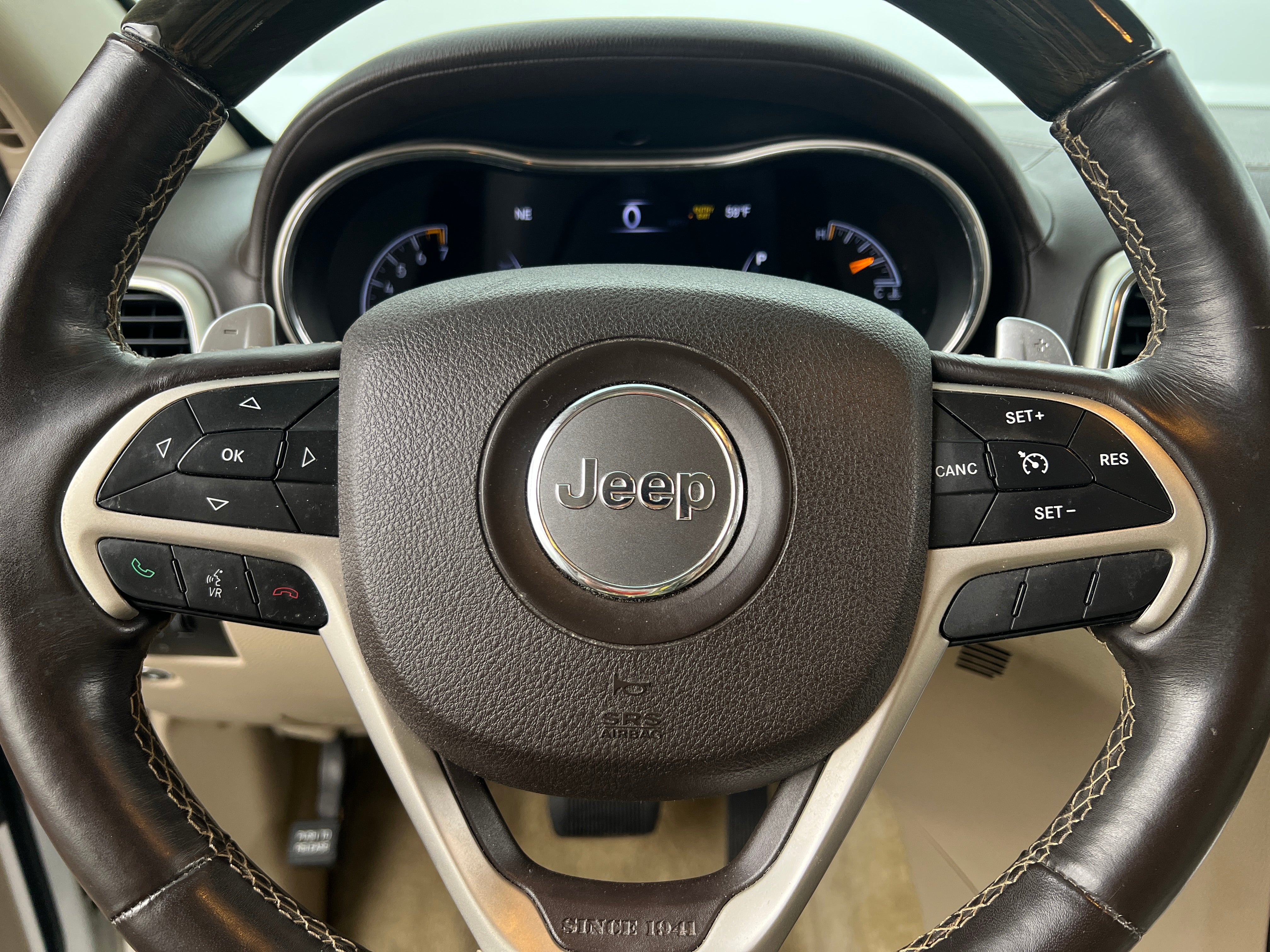 2017 Jeep Grand Cherokee Overland 4