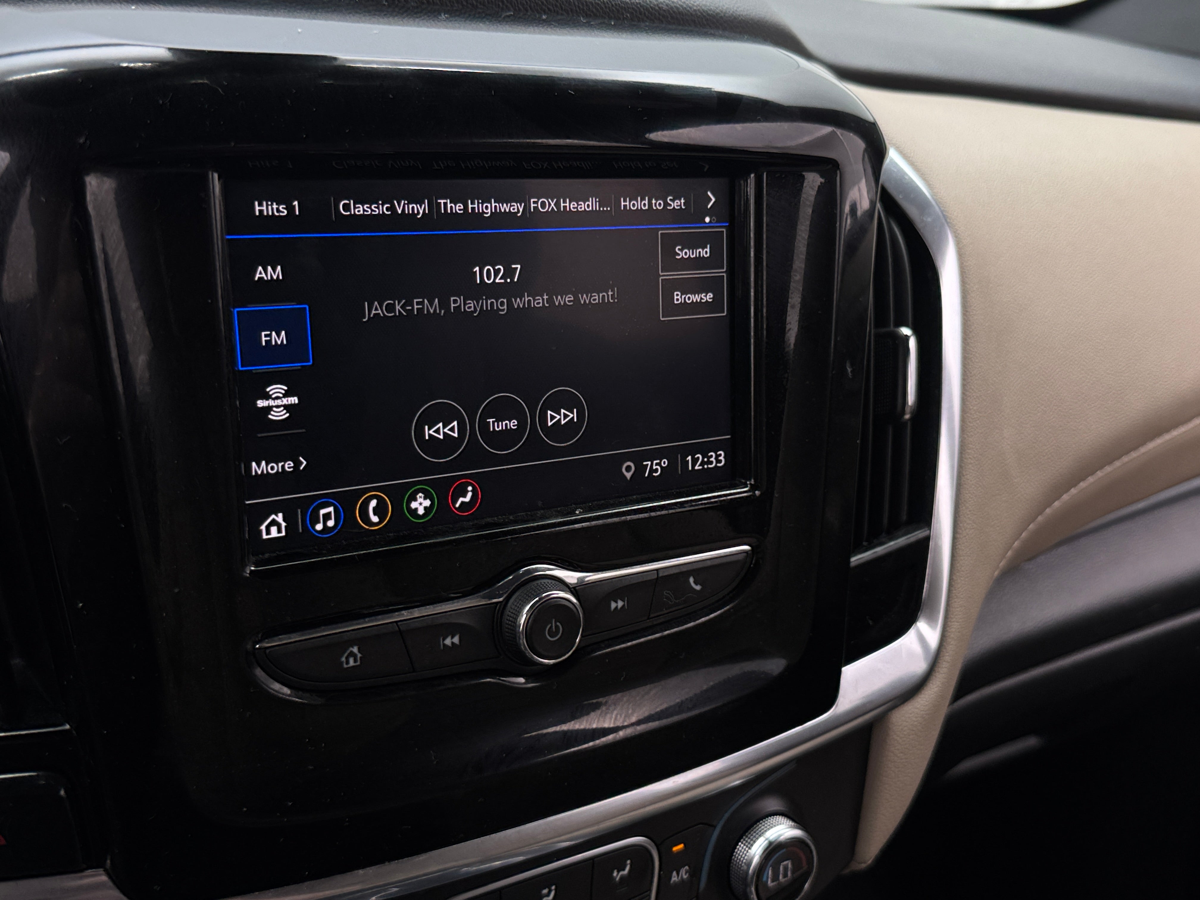2023 Chevrolet Traverse LS 4