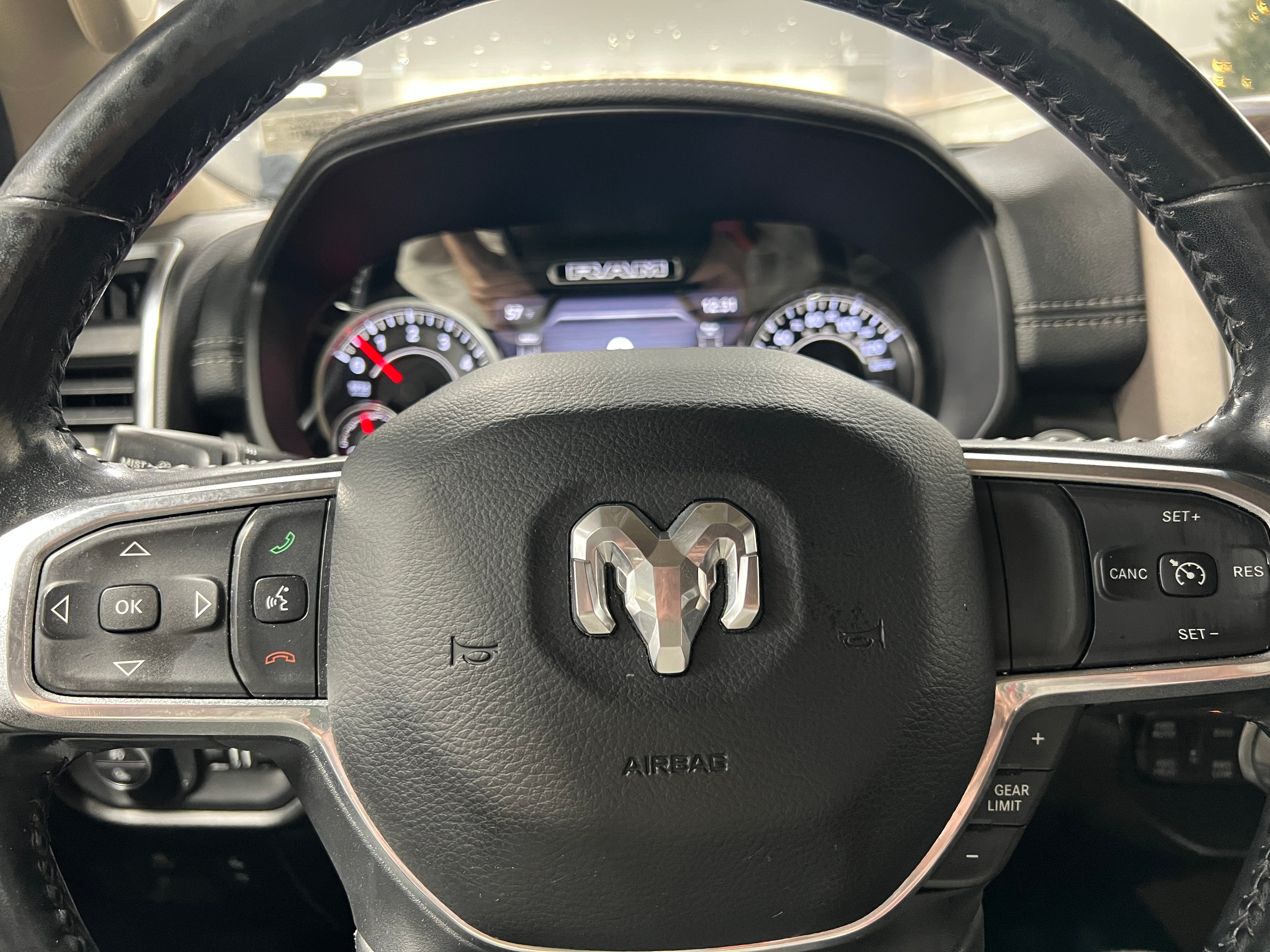 2019 RAM 1500 Laramie 4