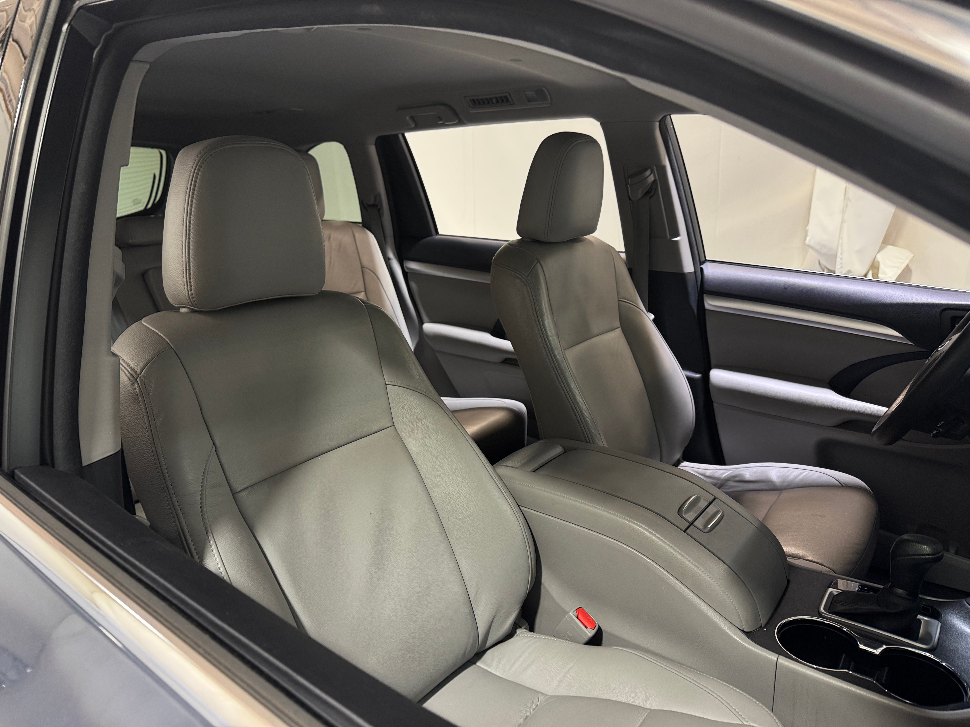 2016 Toyota Highlander LE 2