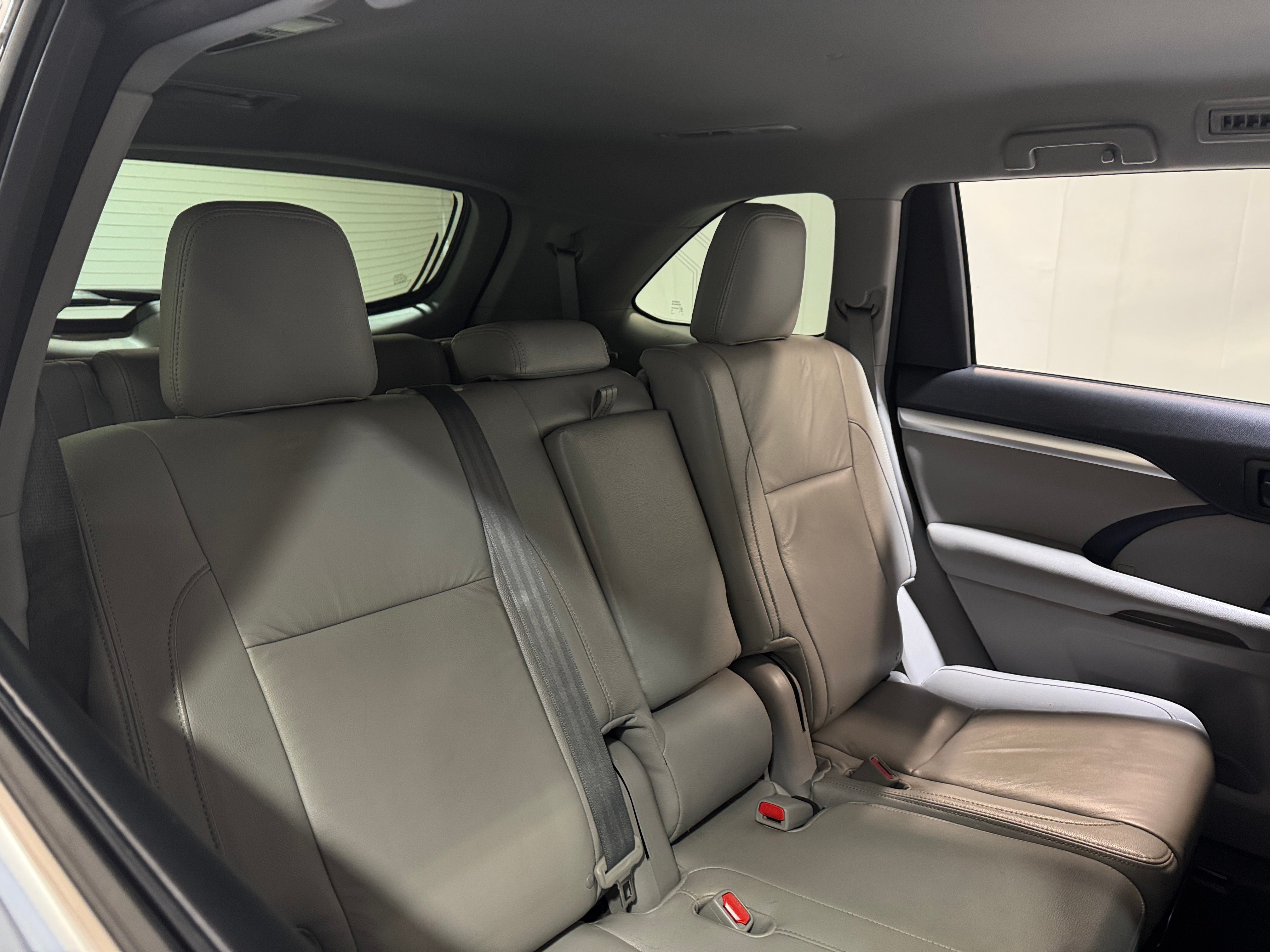 2016 Toyota Highlander LE 6