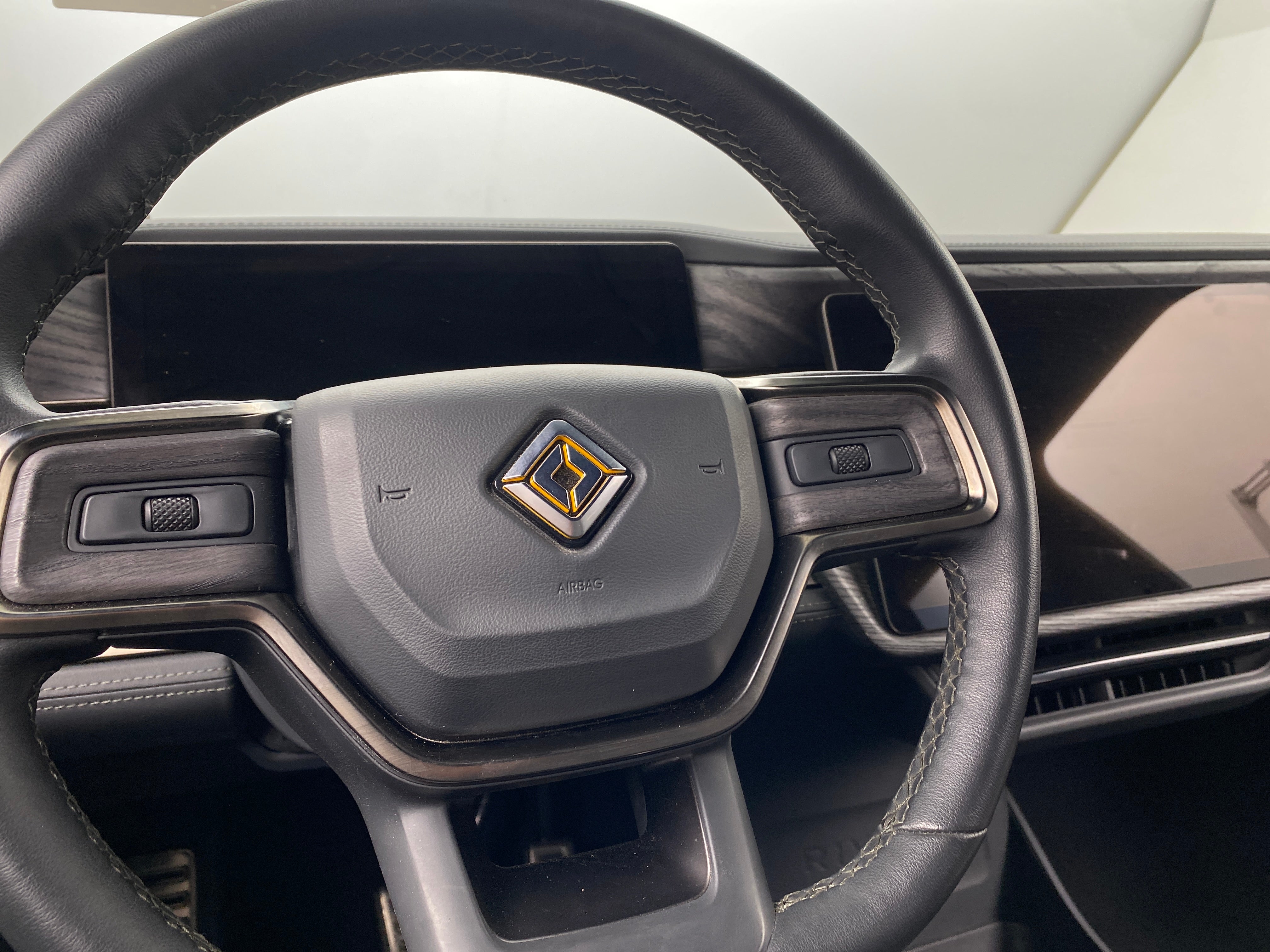 2022 Rivian R1T Launch Edition 4