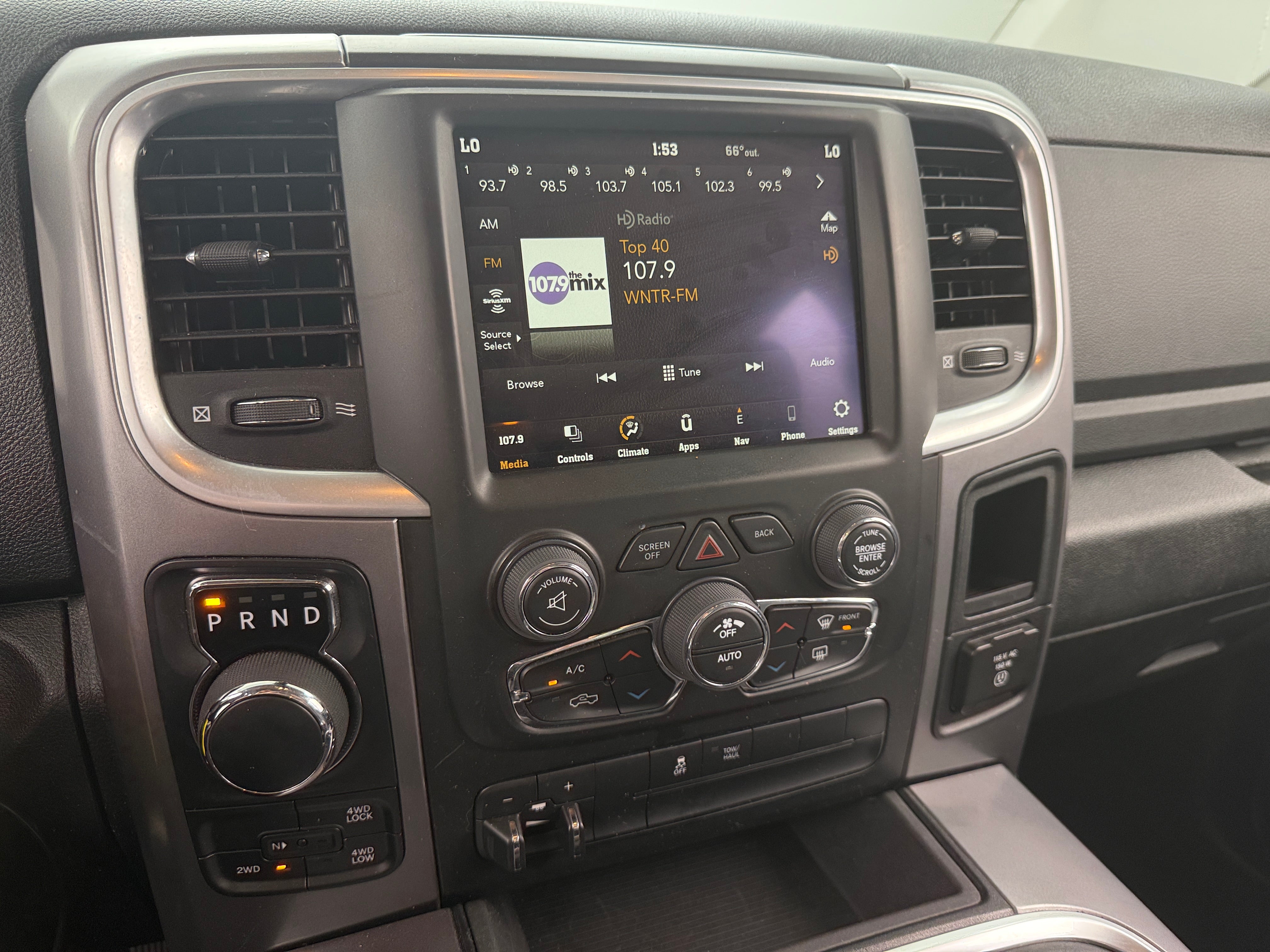 2023 RAM 1500 Classic SLT 4