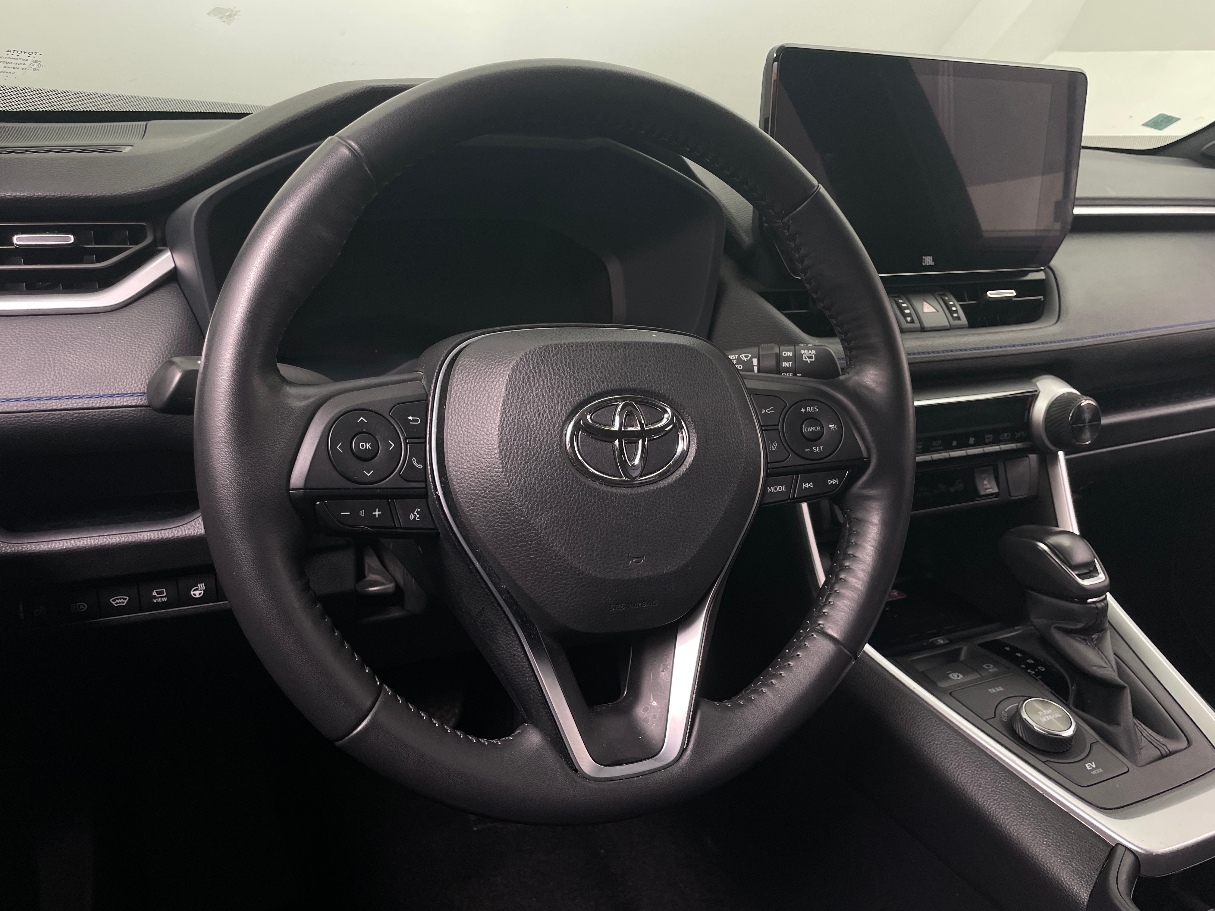 2023 Toyota RAV4 XSE 4