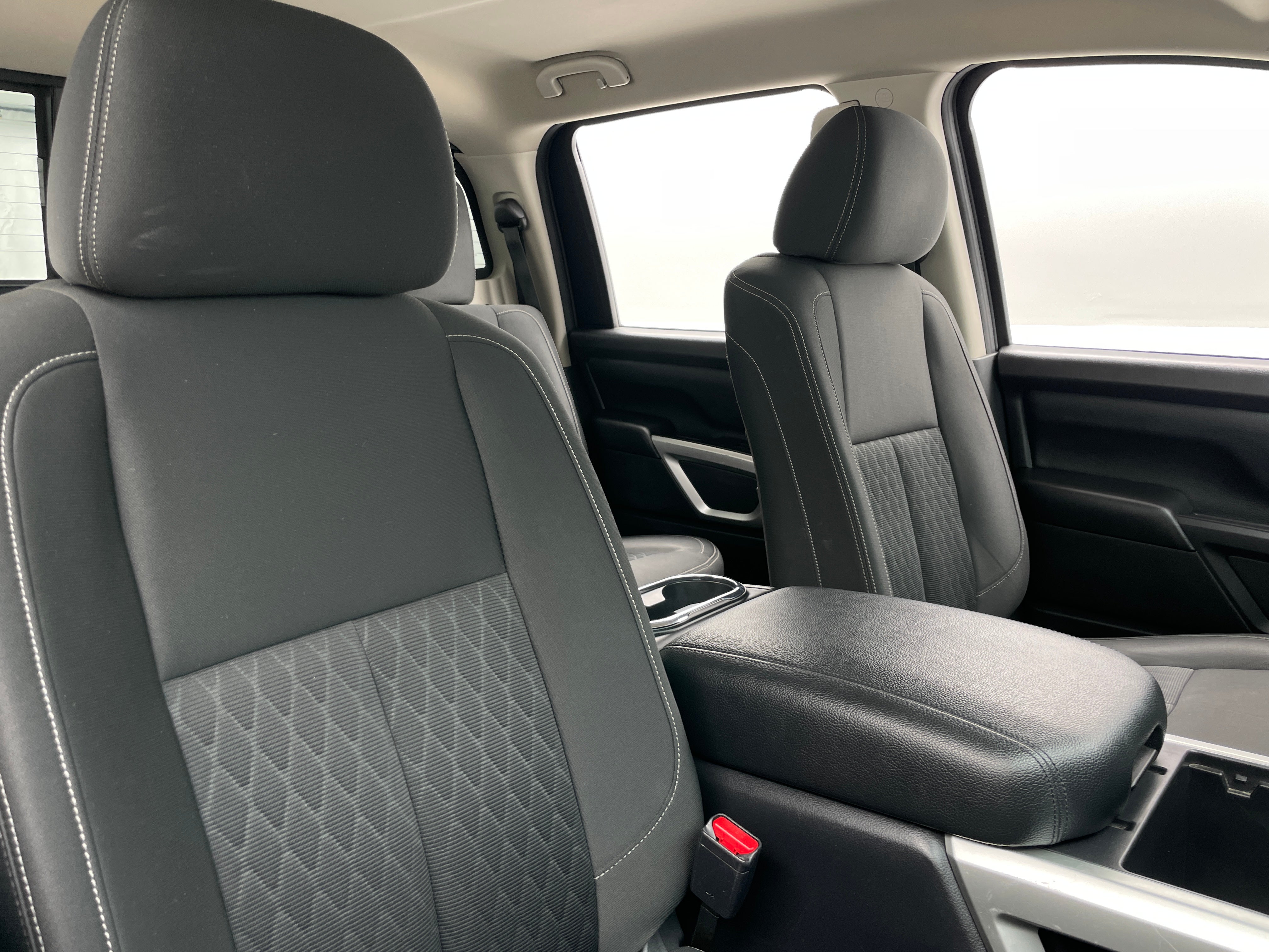 2017 Nissan Titan SV 2