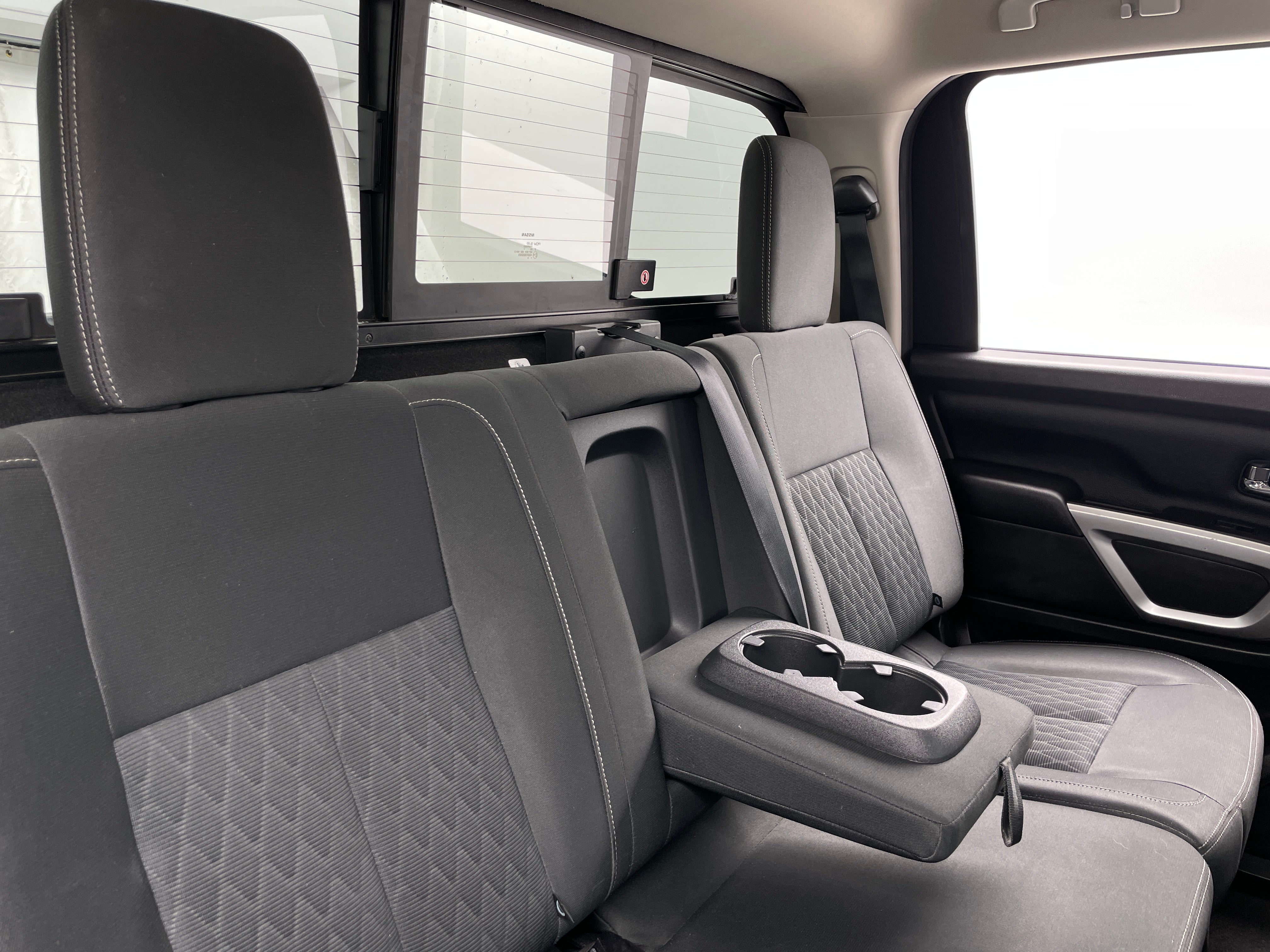 2017 Nissan Titan SV 6
