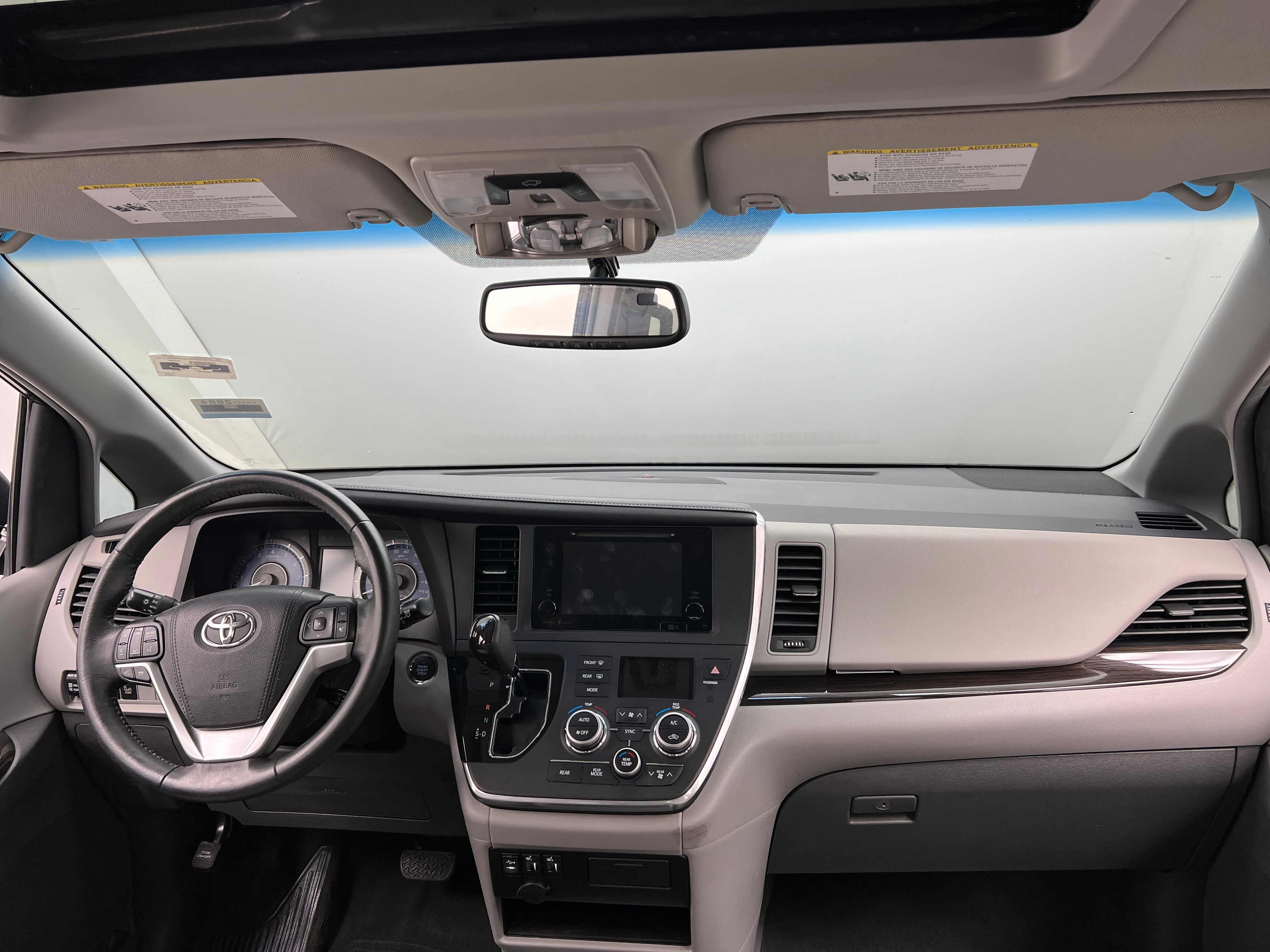 2015 Toyota Sienna XLE 2
