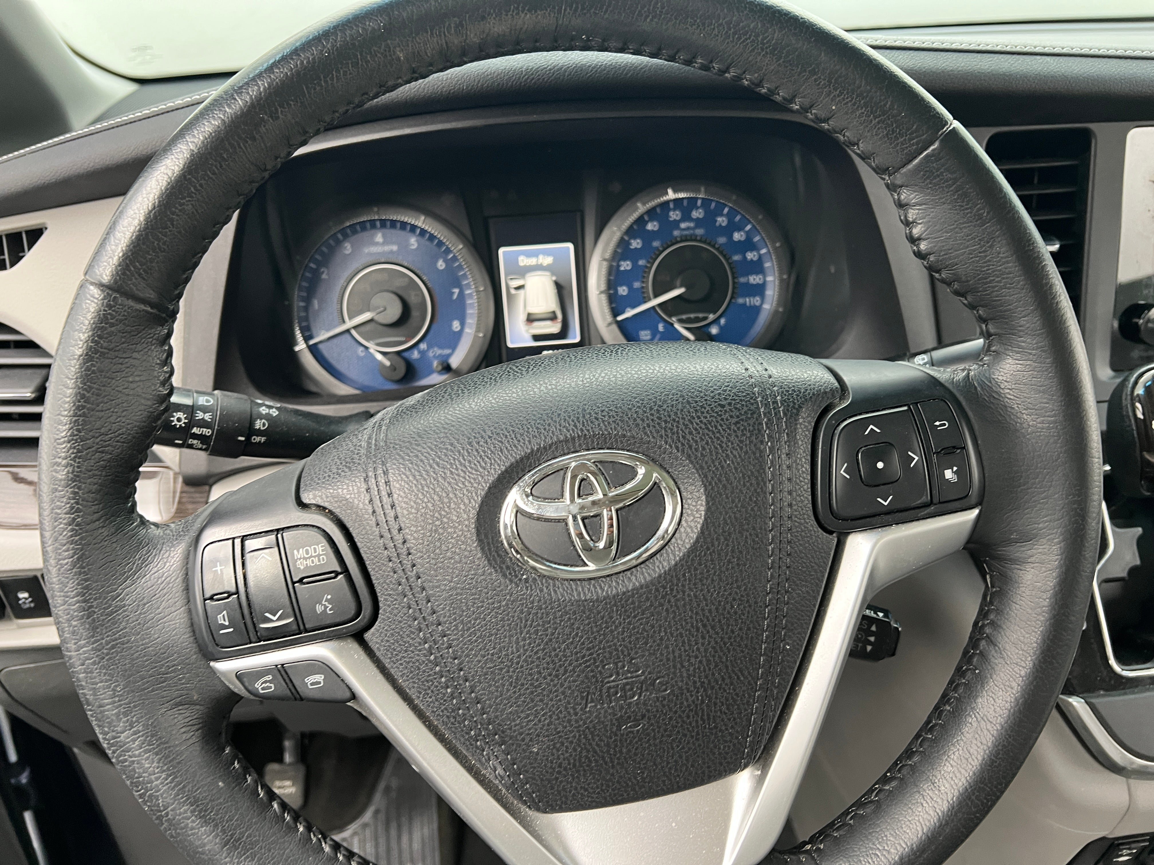 2015 Toyota Sienna XLE 4