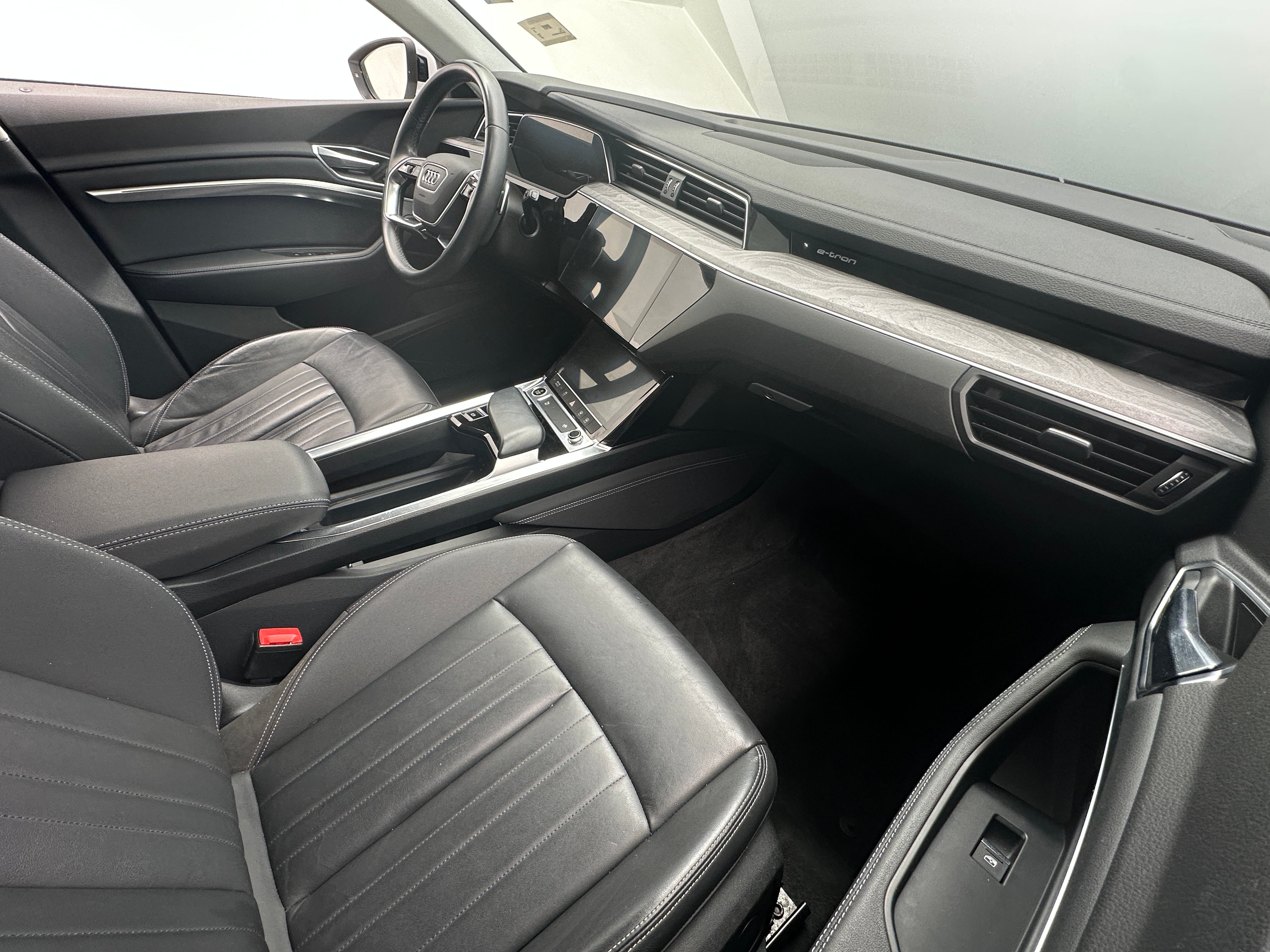 2021 Audi e-tron Premium 2