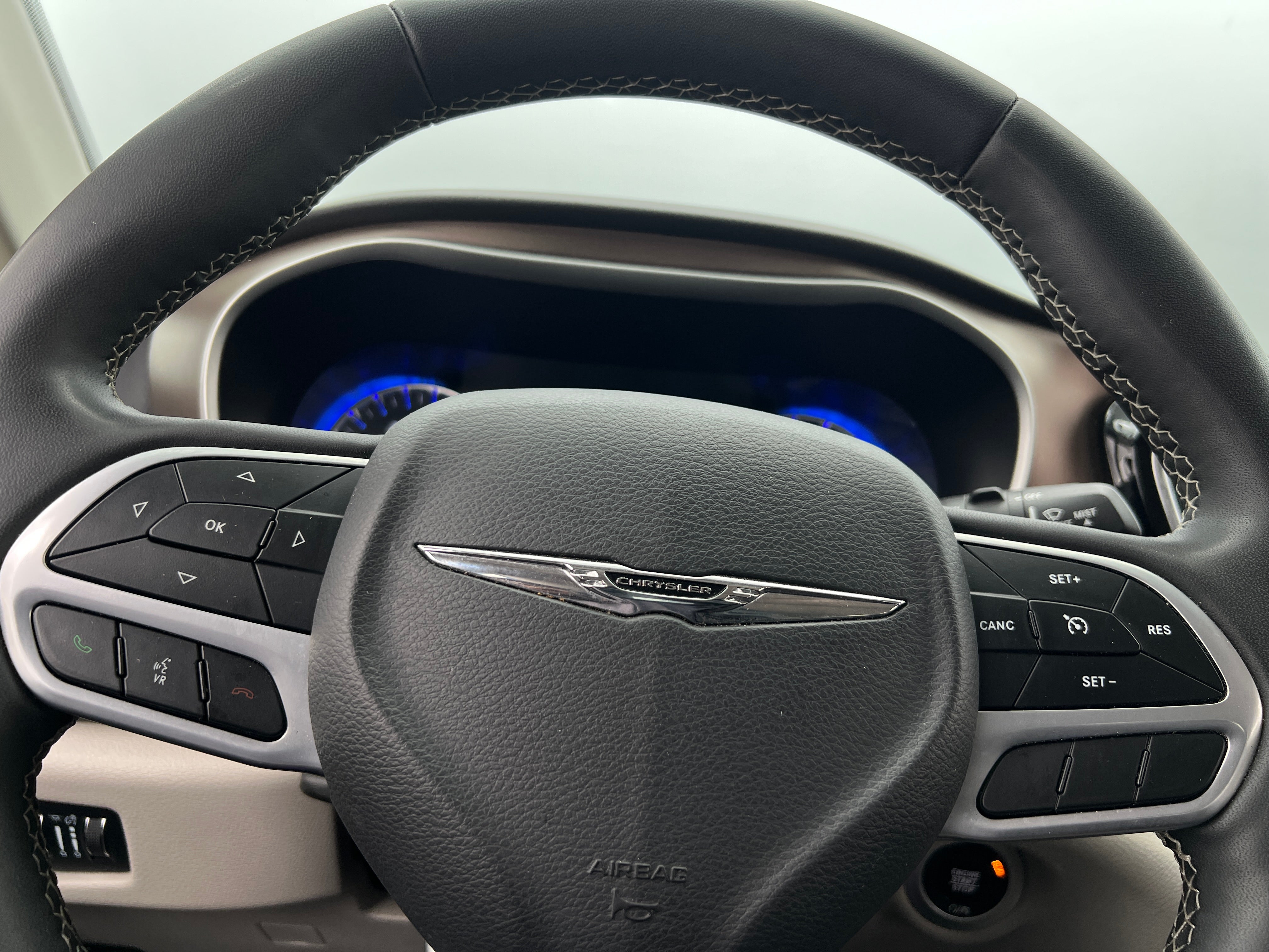 2023 Chrysler Voyager LX 5