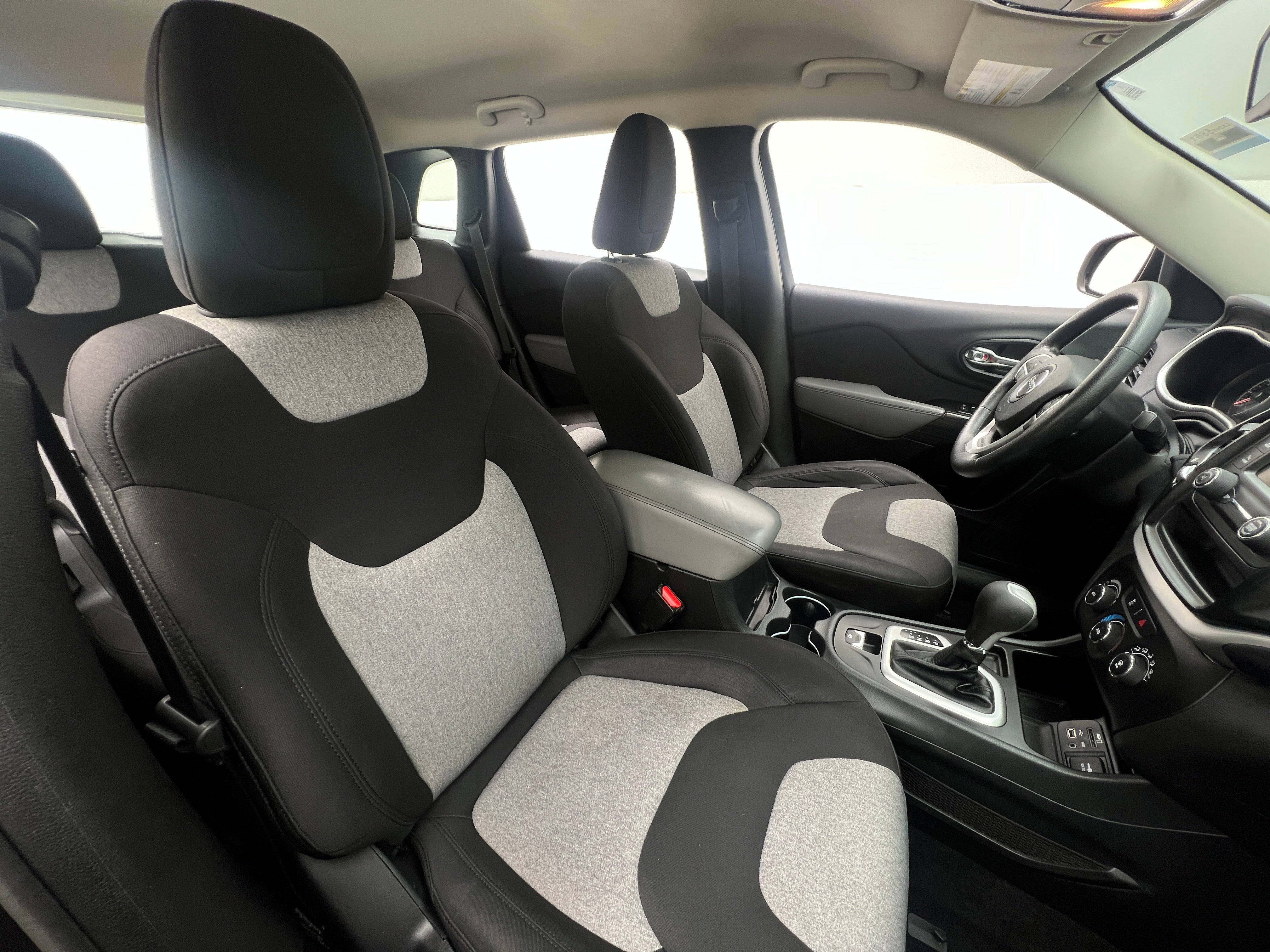 2014 Jeep Cherokee Sport 2