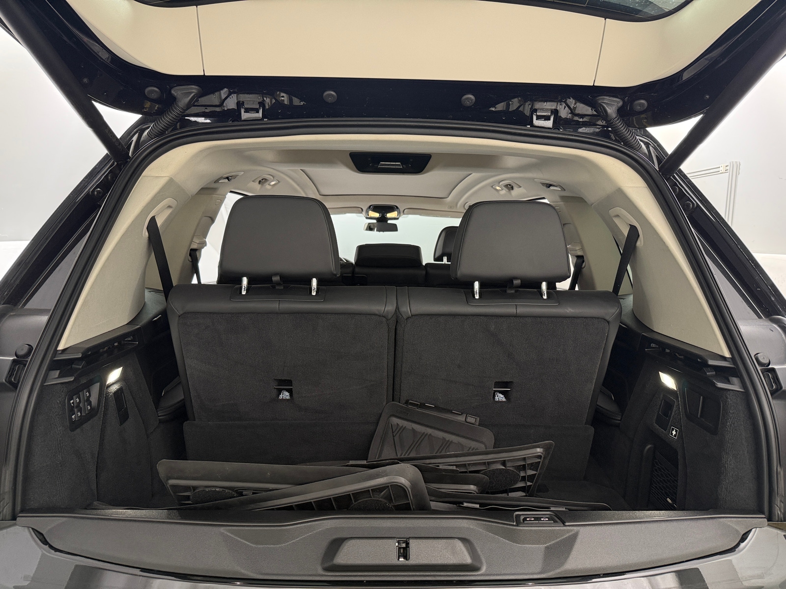 Thumbnail: 2022 BMW X7 - 7