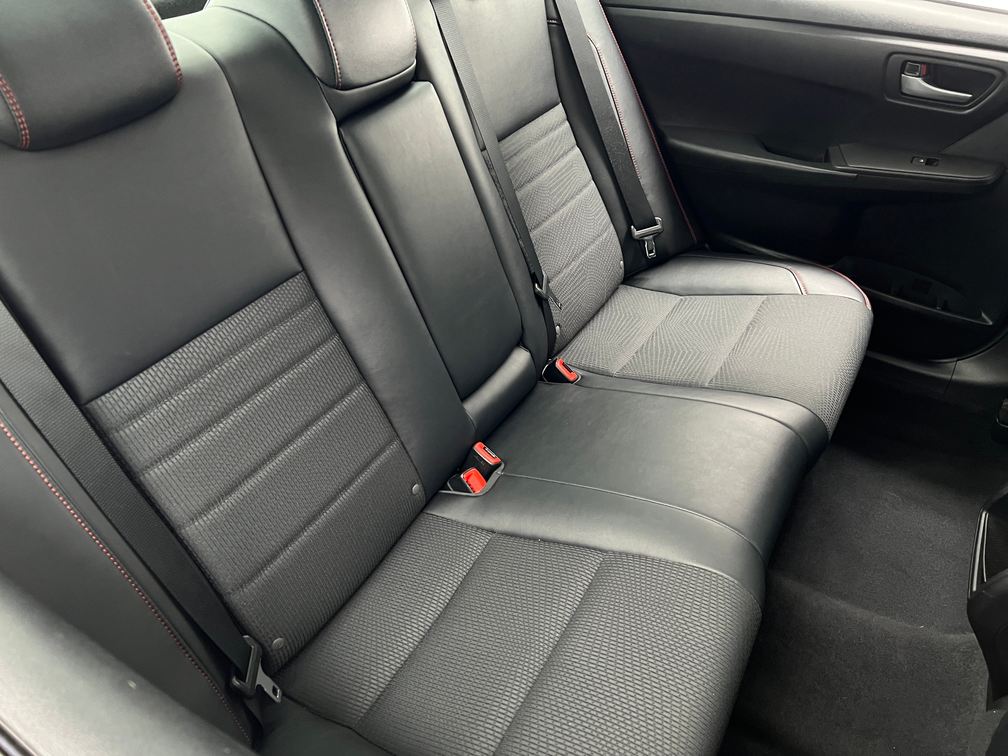 2016 Toyota Camry SE 6