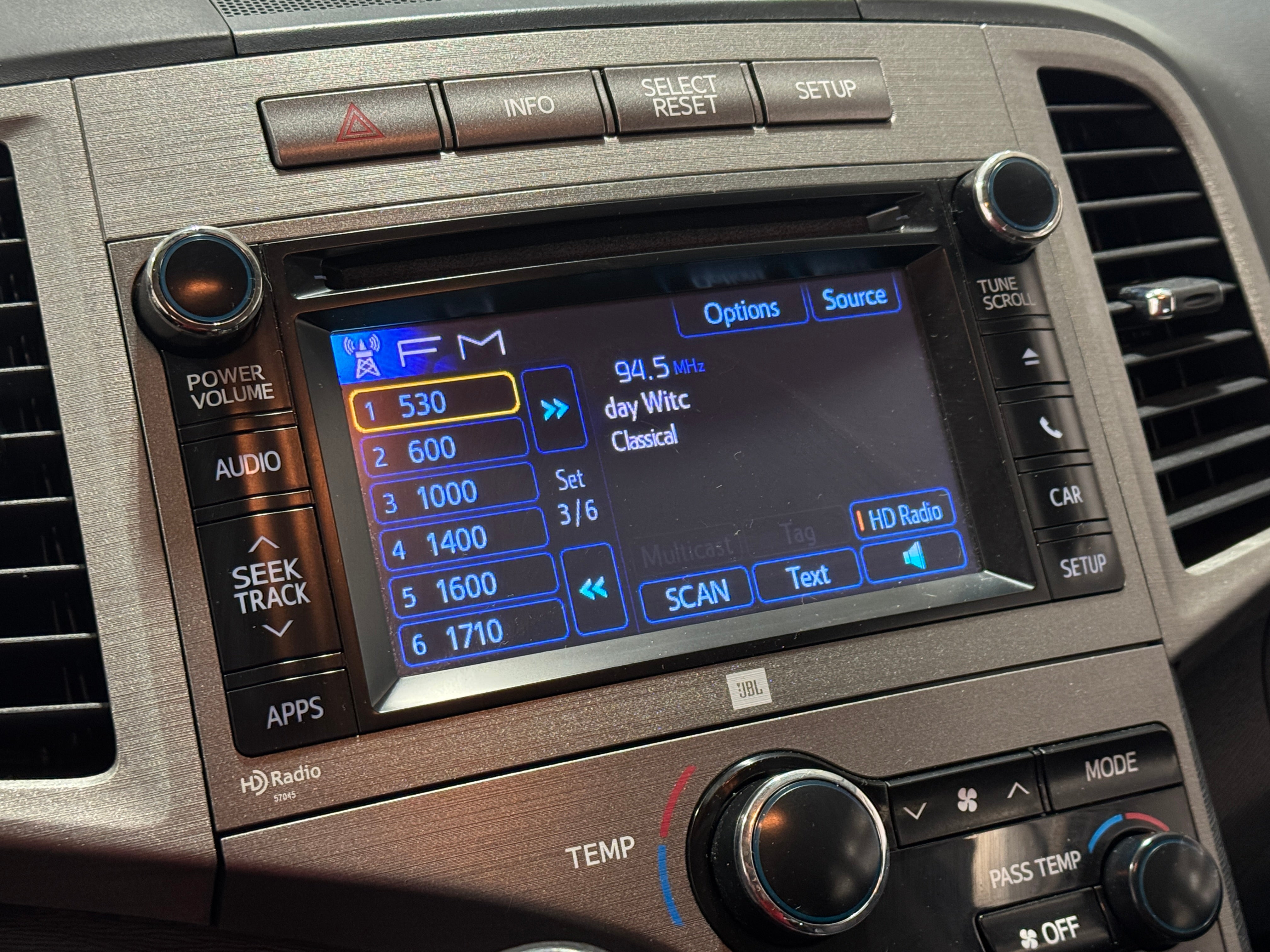 2013 Toyota Venza XLE 3