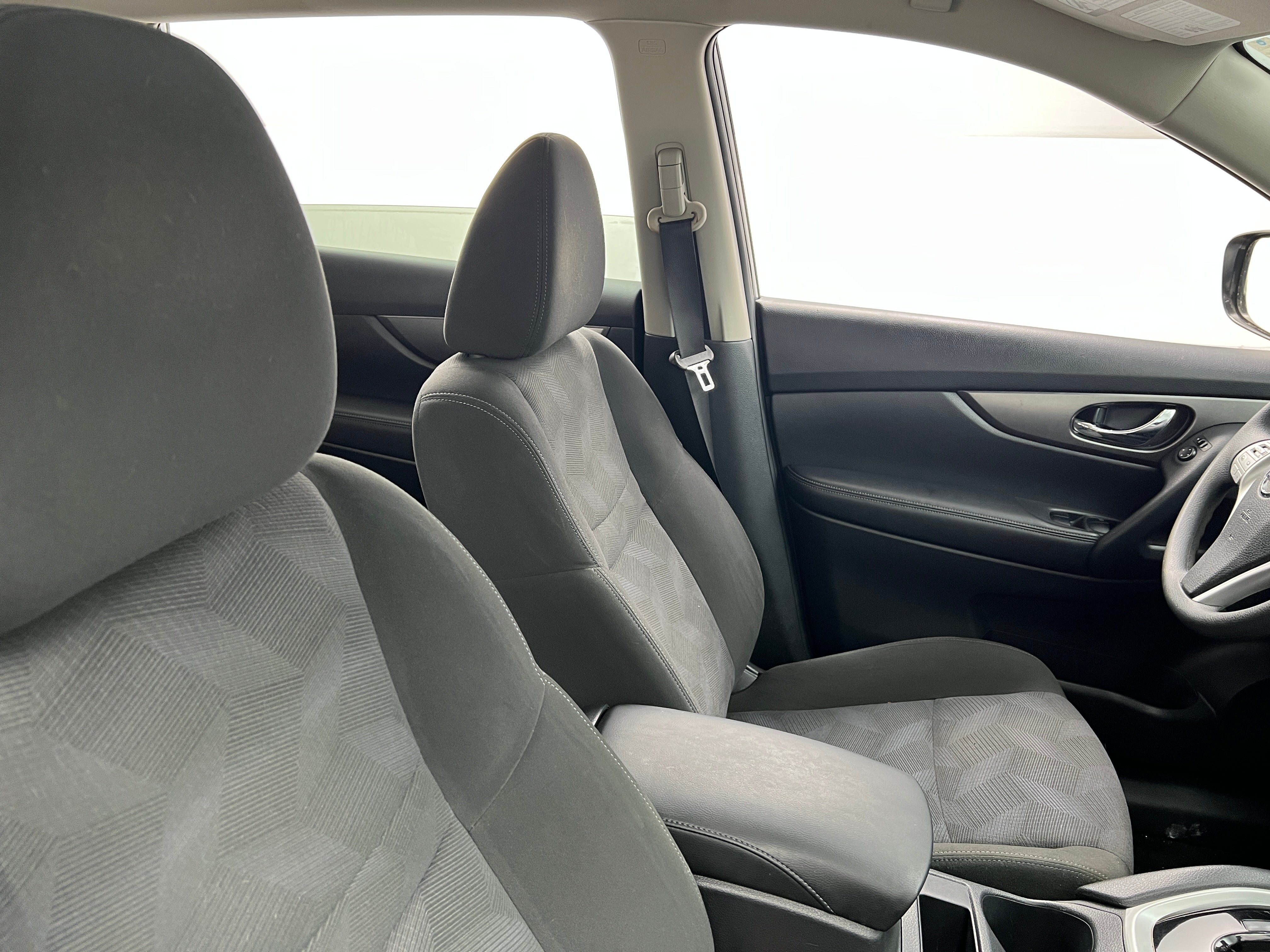 2016 Nissan Rogue SV 2