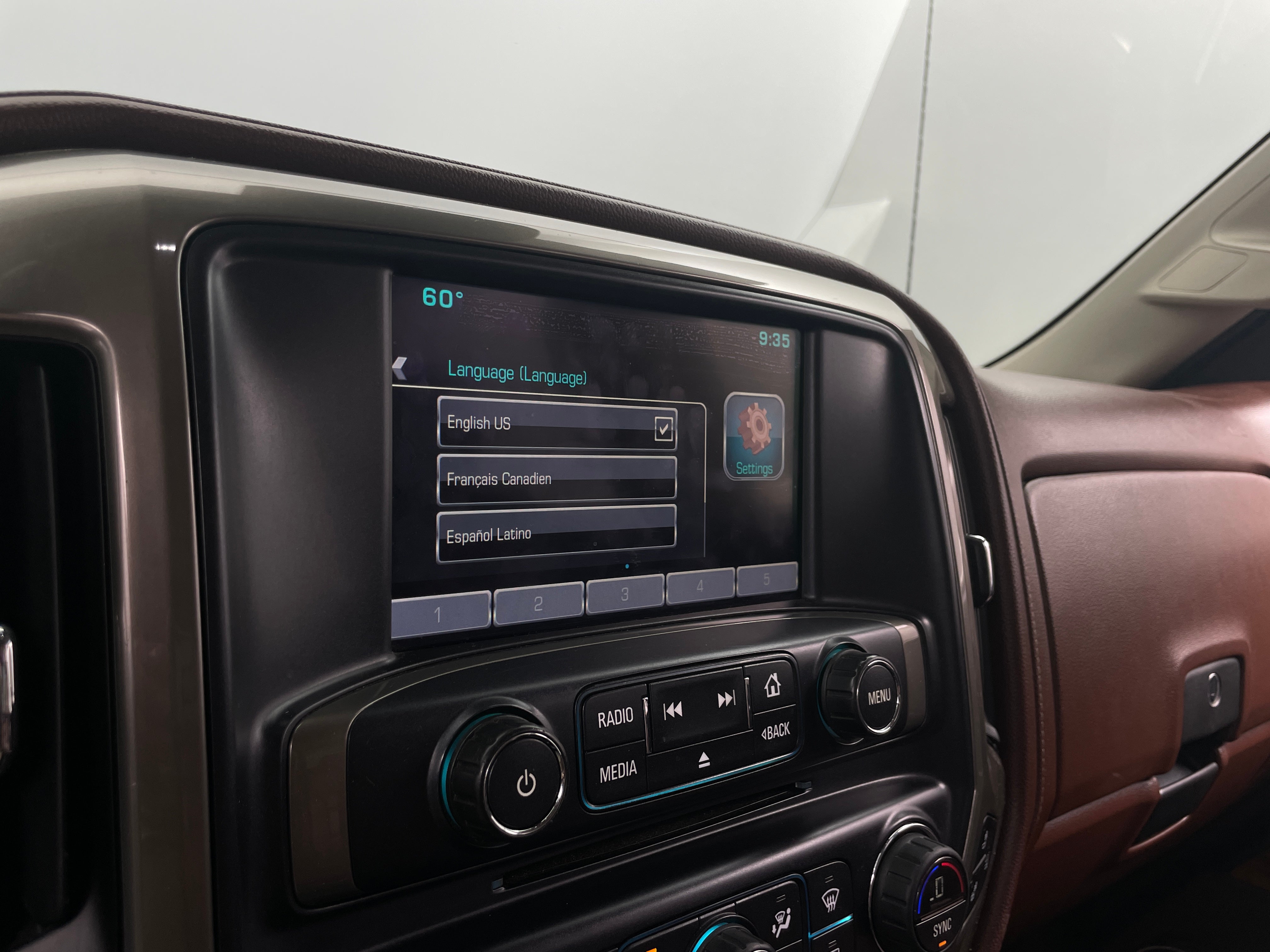 2015 Chevrolet Silverado 1500 High Country 3