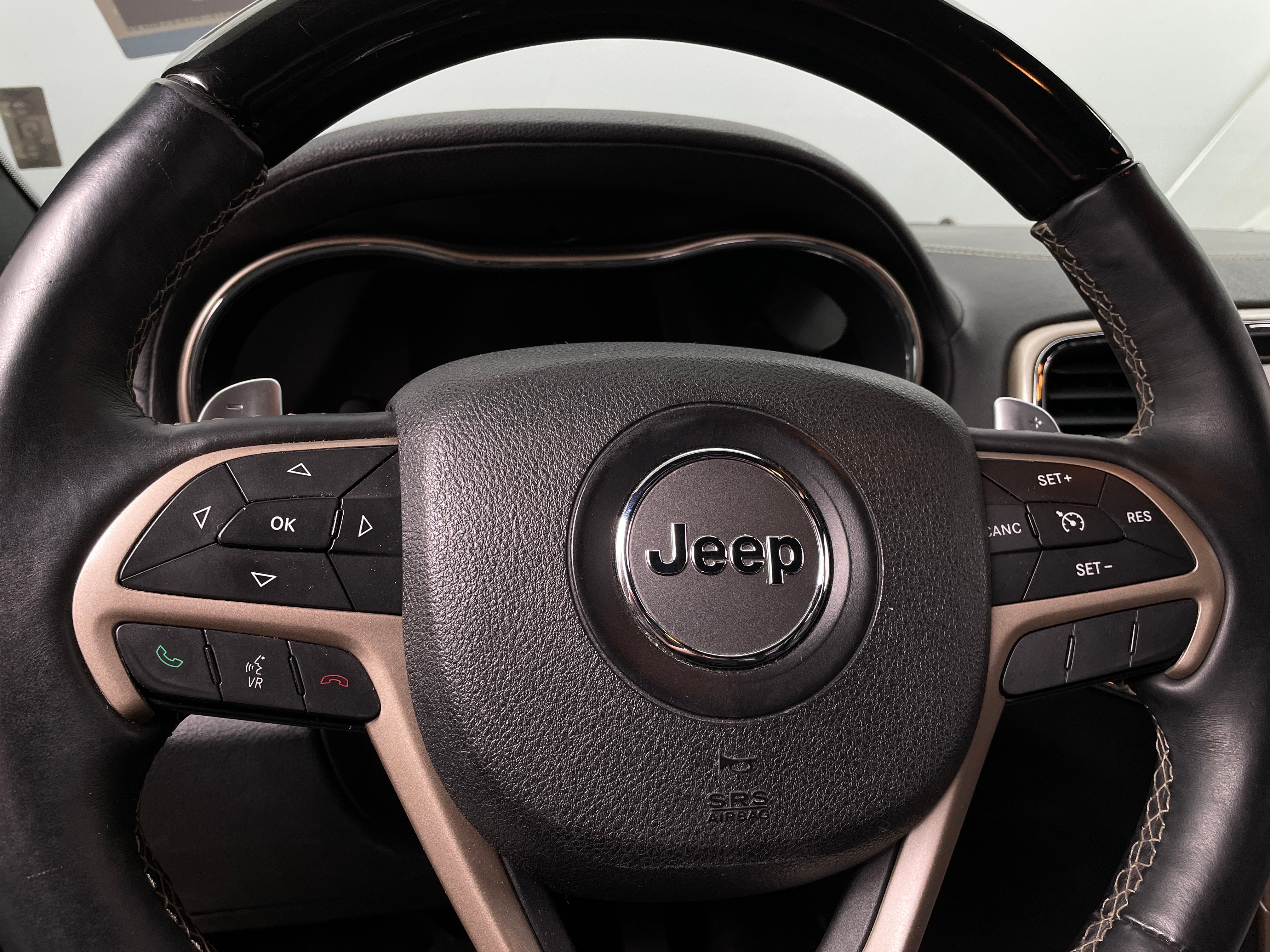2015 Jeep Grand Cherokee Overland 4