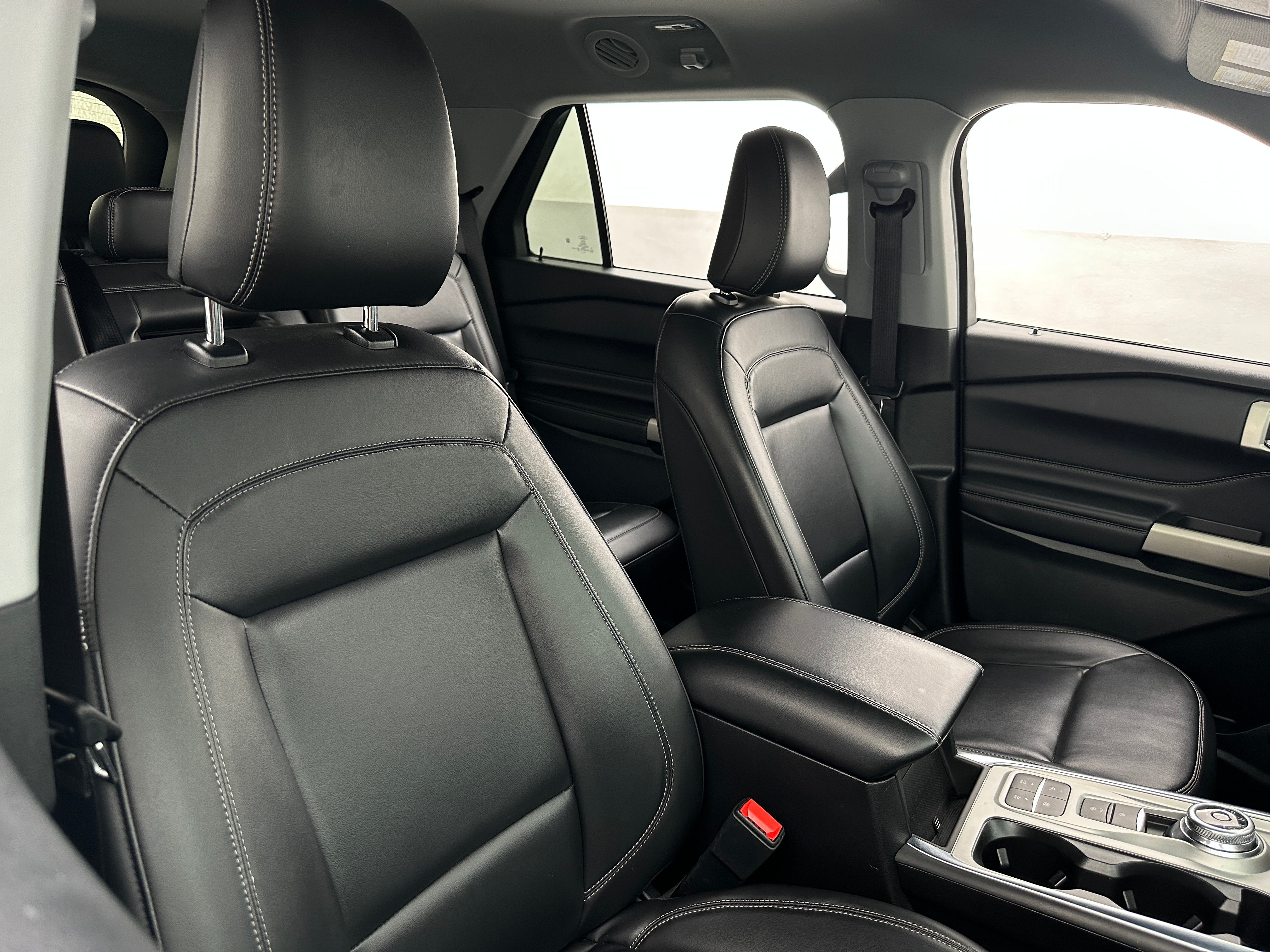 2023 Ford Explorer XLT 2