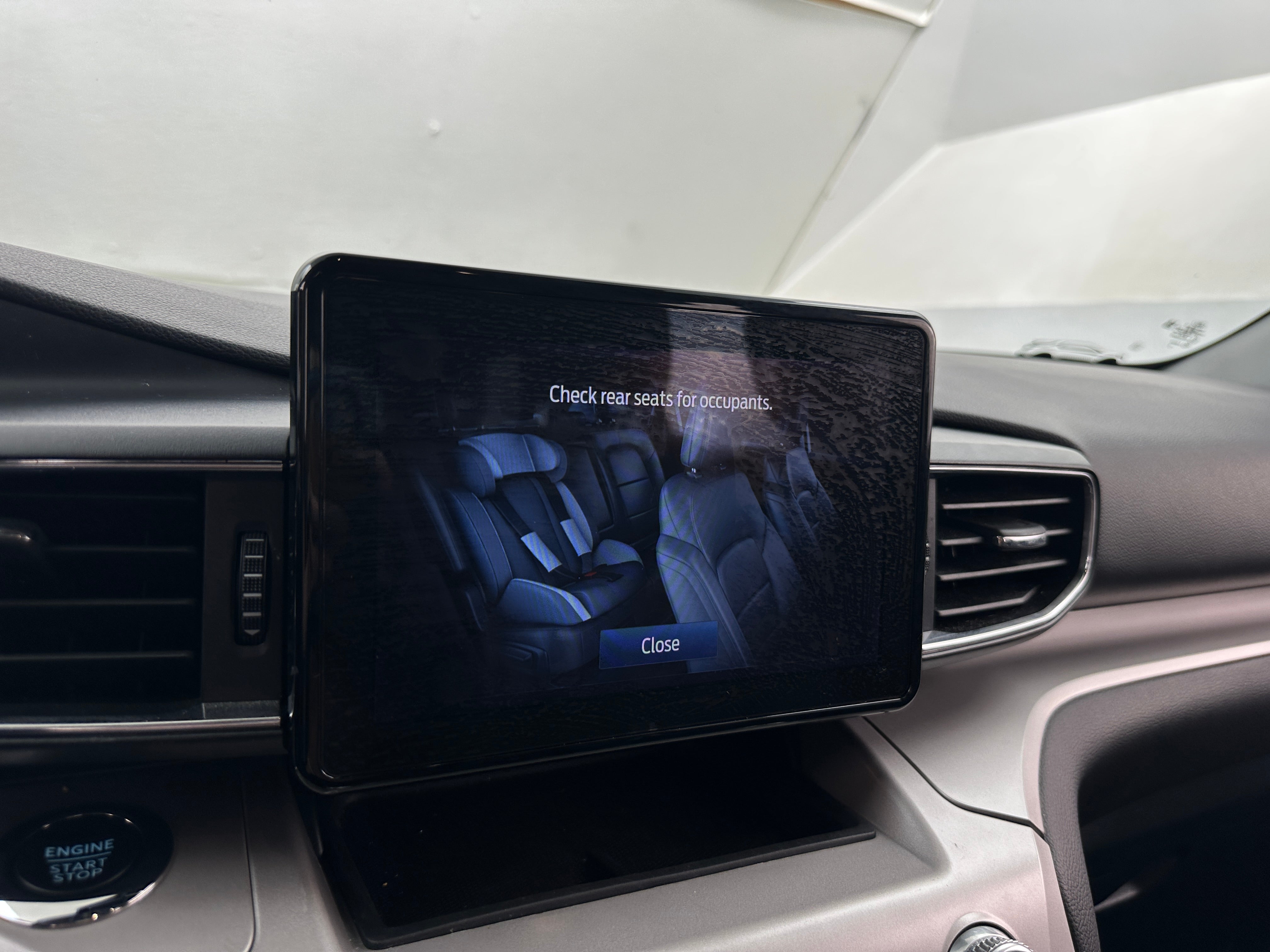 2023 Ford Explorer XLT 4