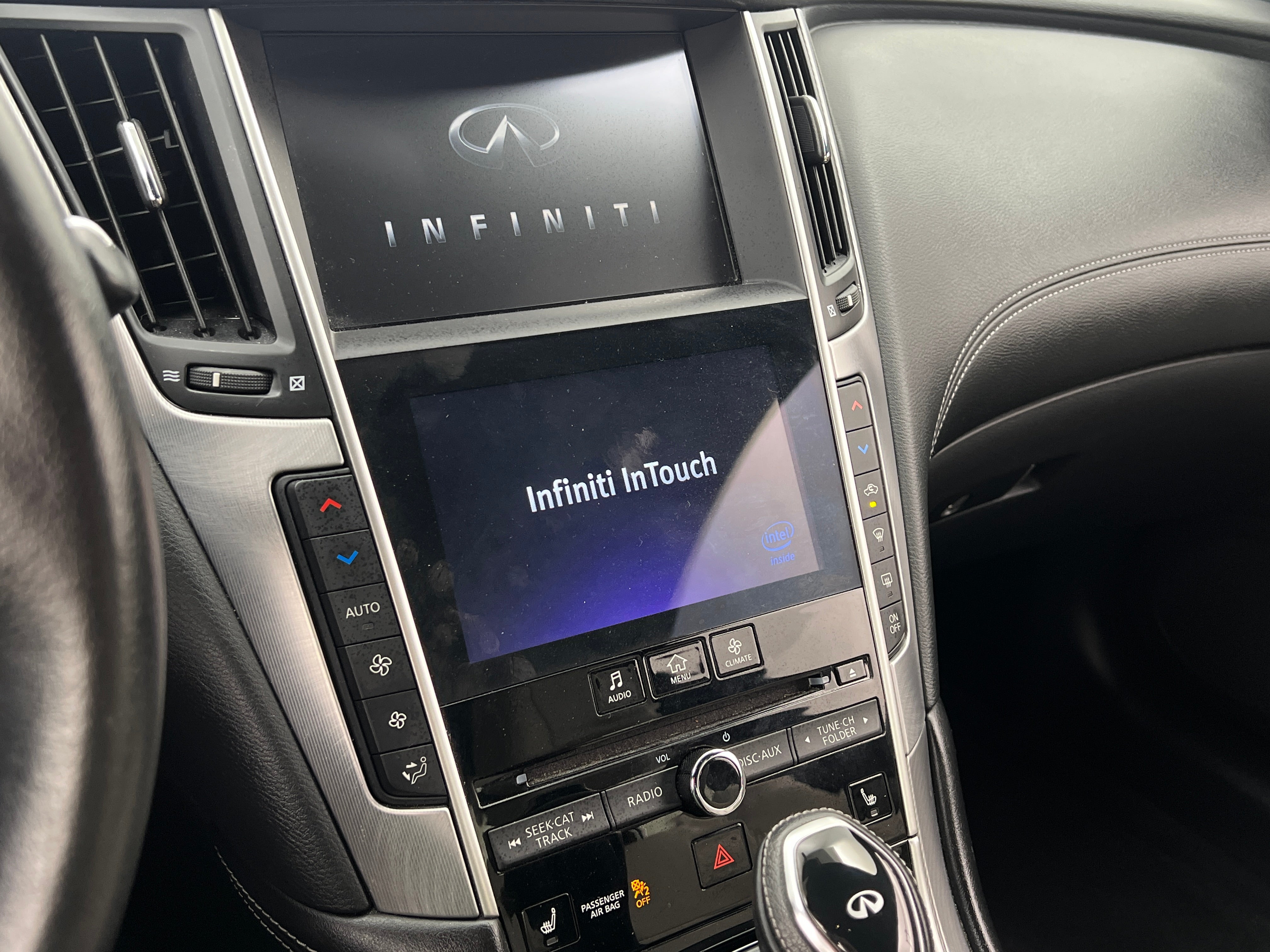 2018 INFINITI Q60 Luxe 2