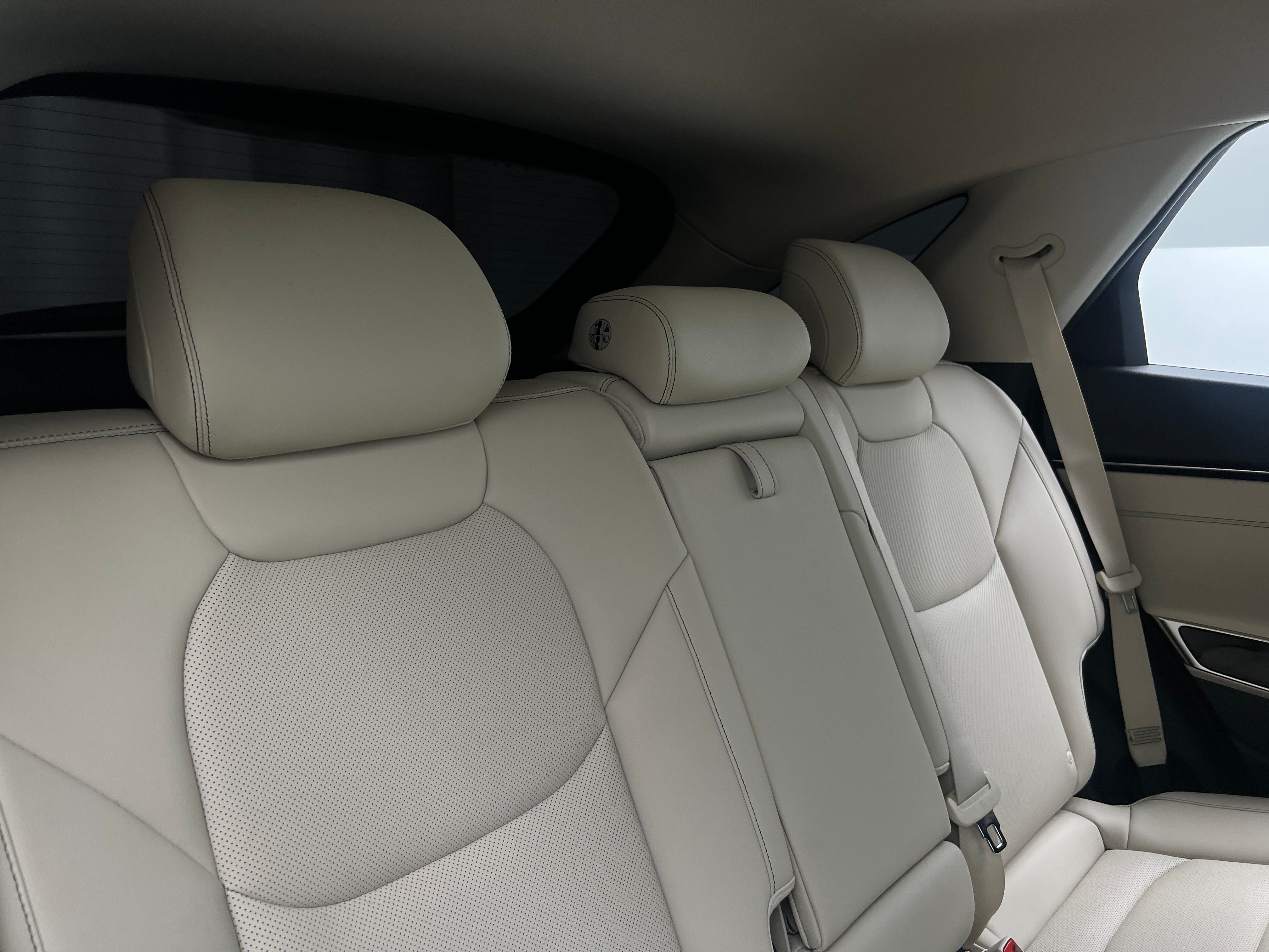 2024 Genesis GV70 Standard 5