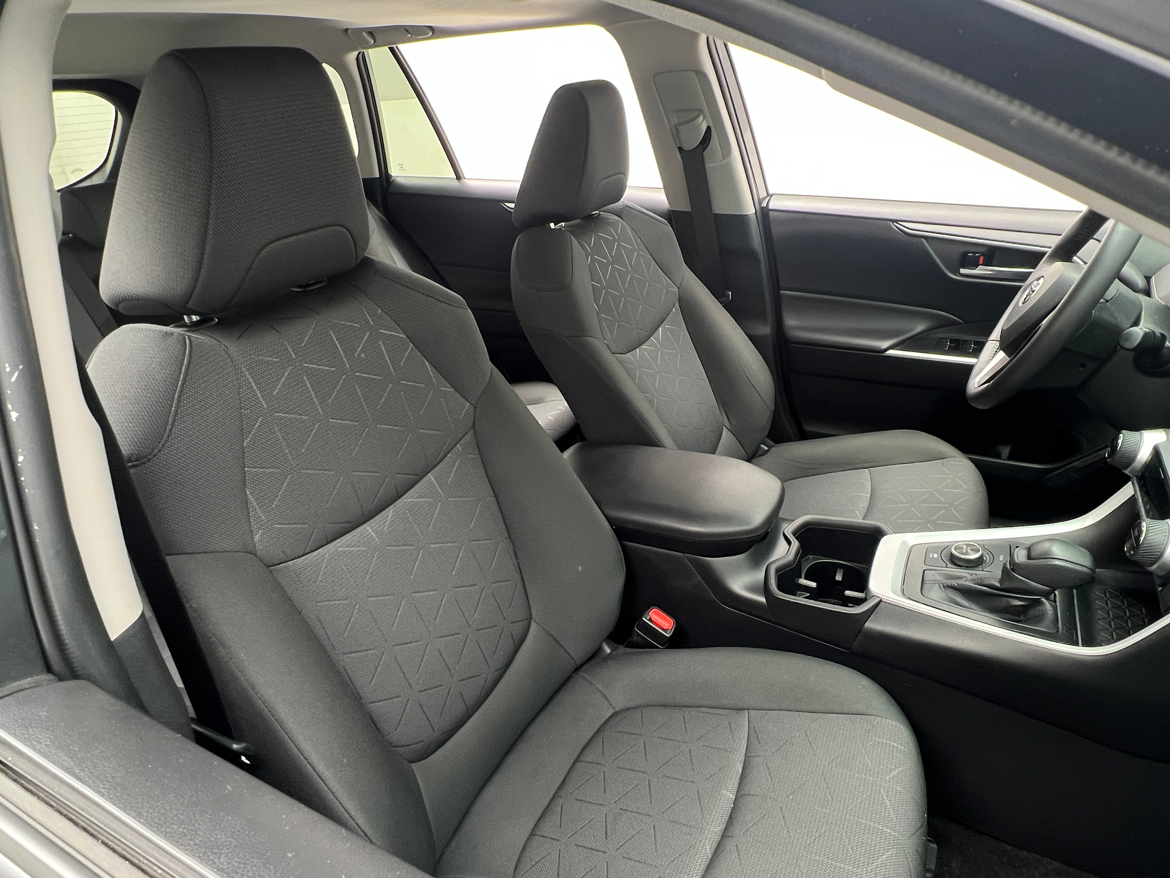 2023 Toyota RAV4 XLE 2