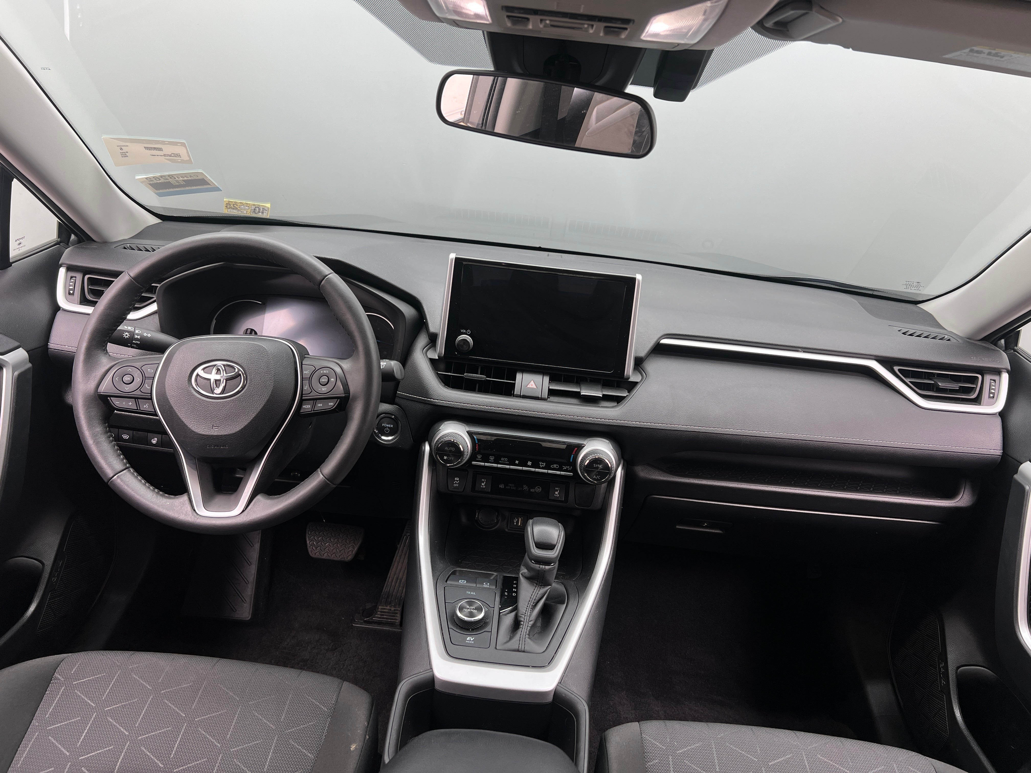 2023 Toyota RAV4 XLE 3