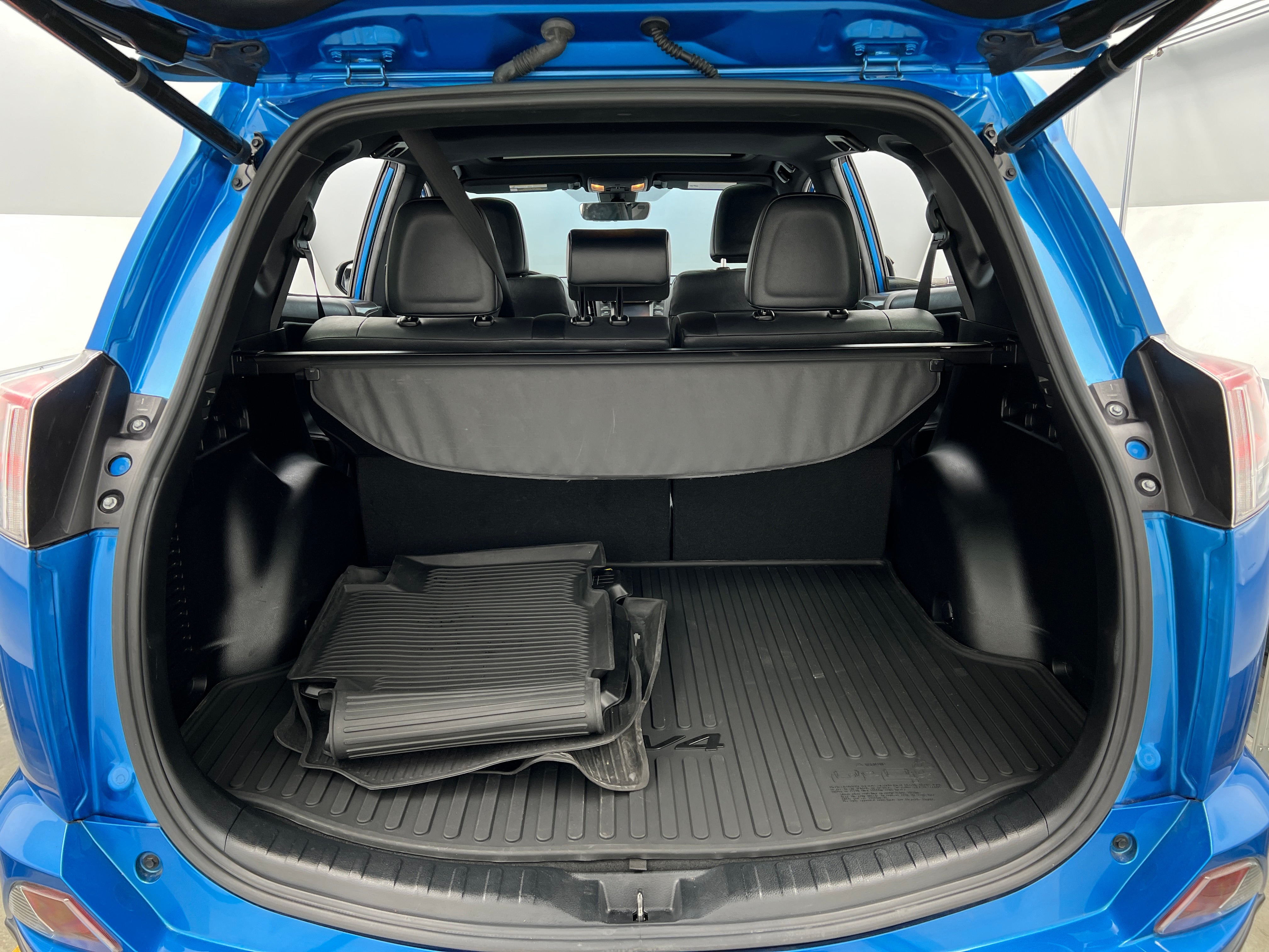2018 Toyota RAV4 SE 6