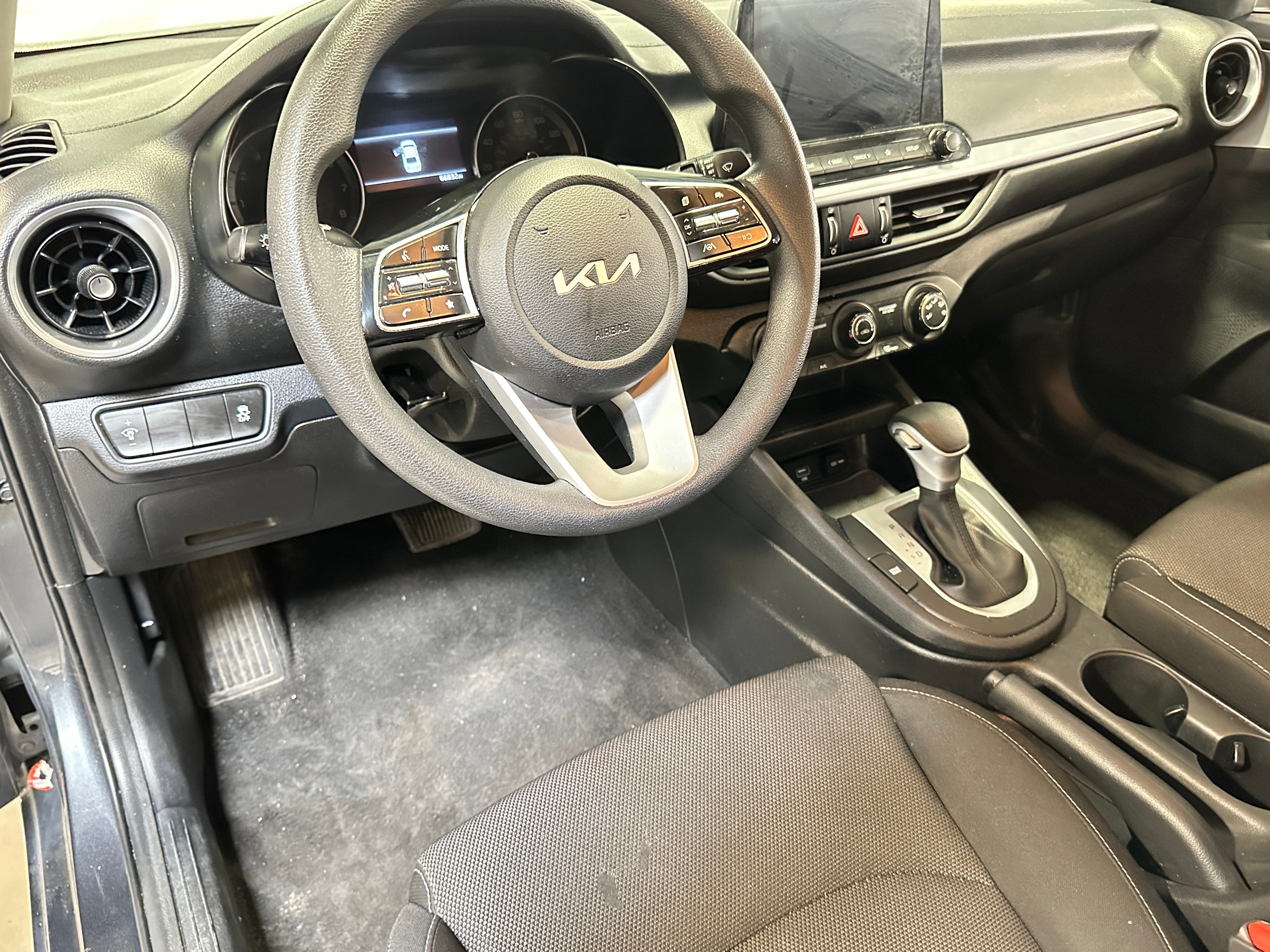 2023 Kia Forte LXS 3