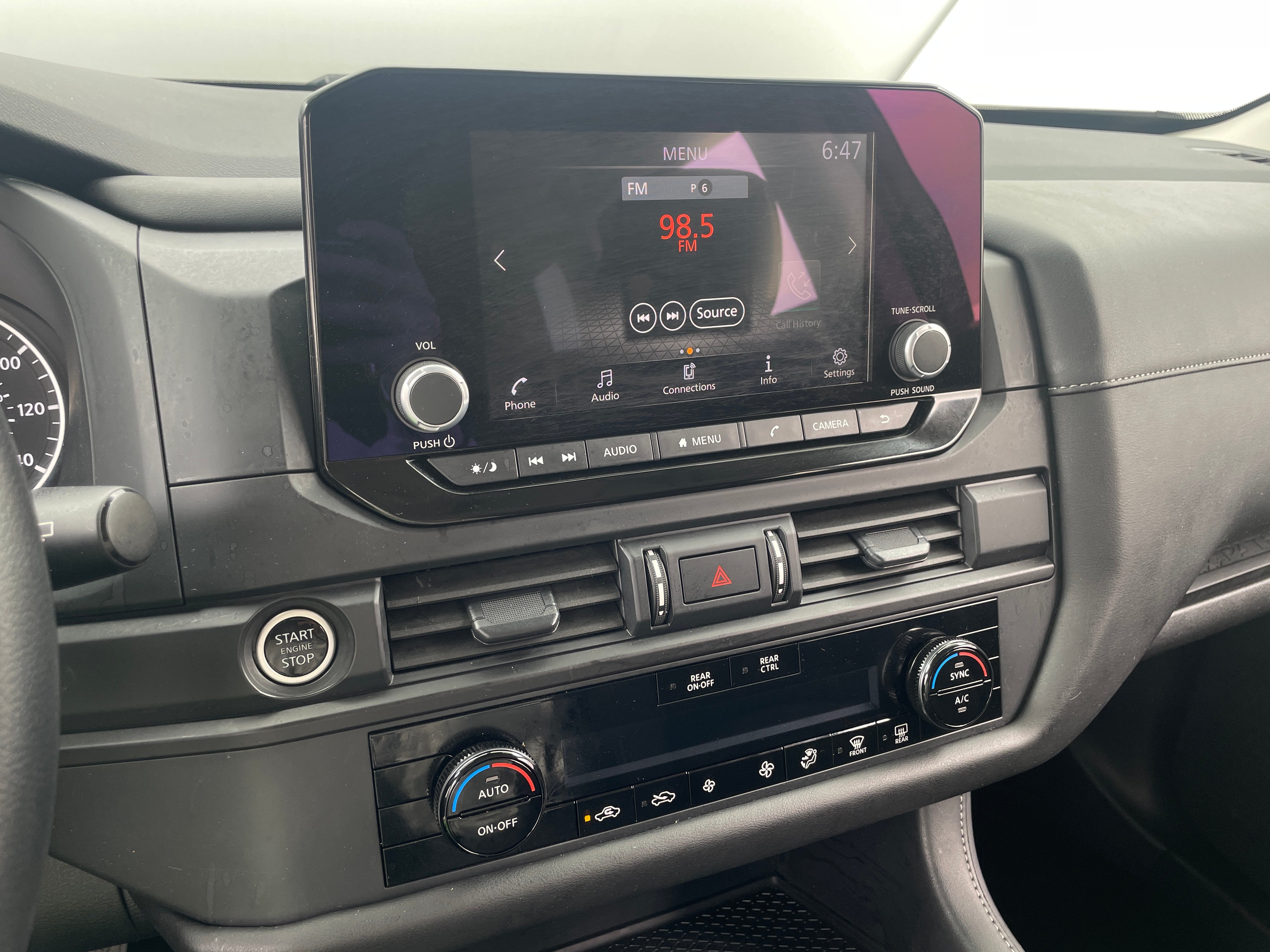 2024 Nissan Pathfinder S 4