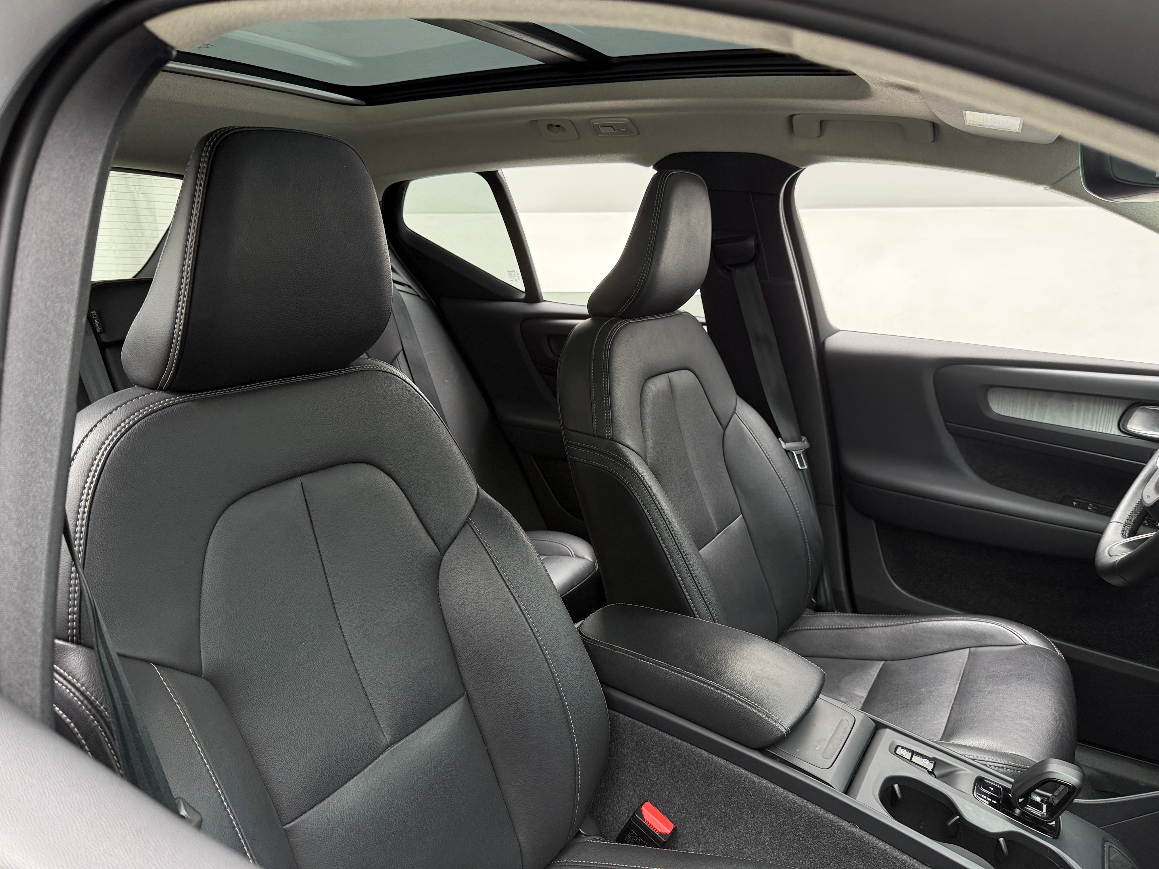 2024 Volvo XC40 B5 Core 2