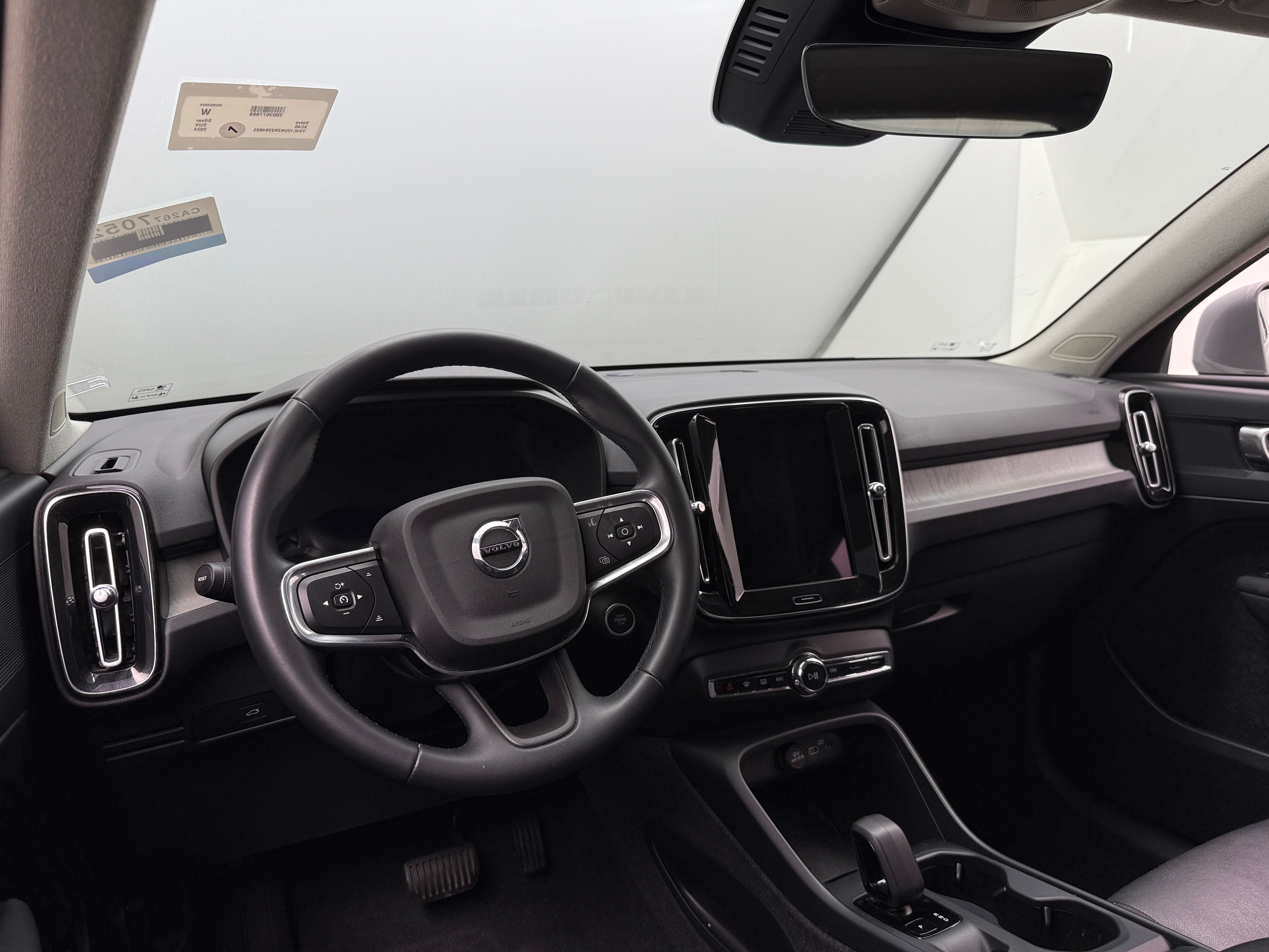 2024 Volvo XC40 B5 Core 3